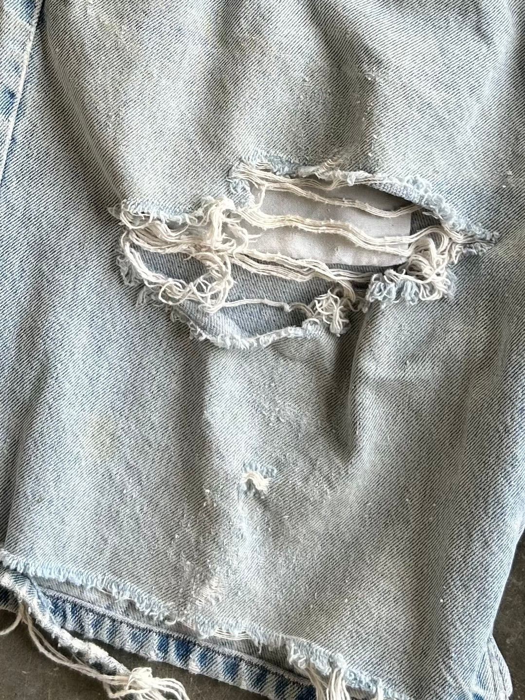 Vintage Levi’s SilverTab Distressed Denim Shorts - 32