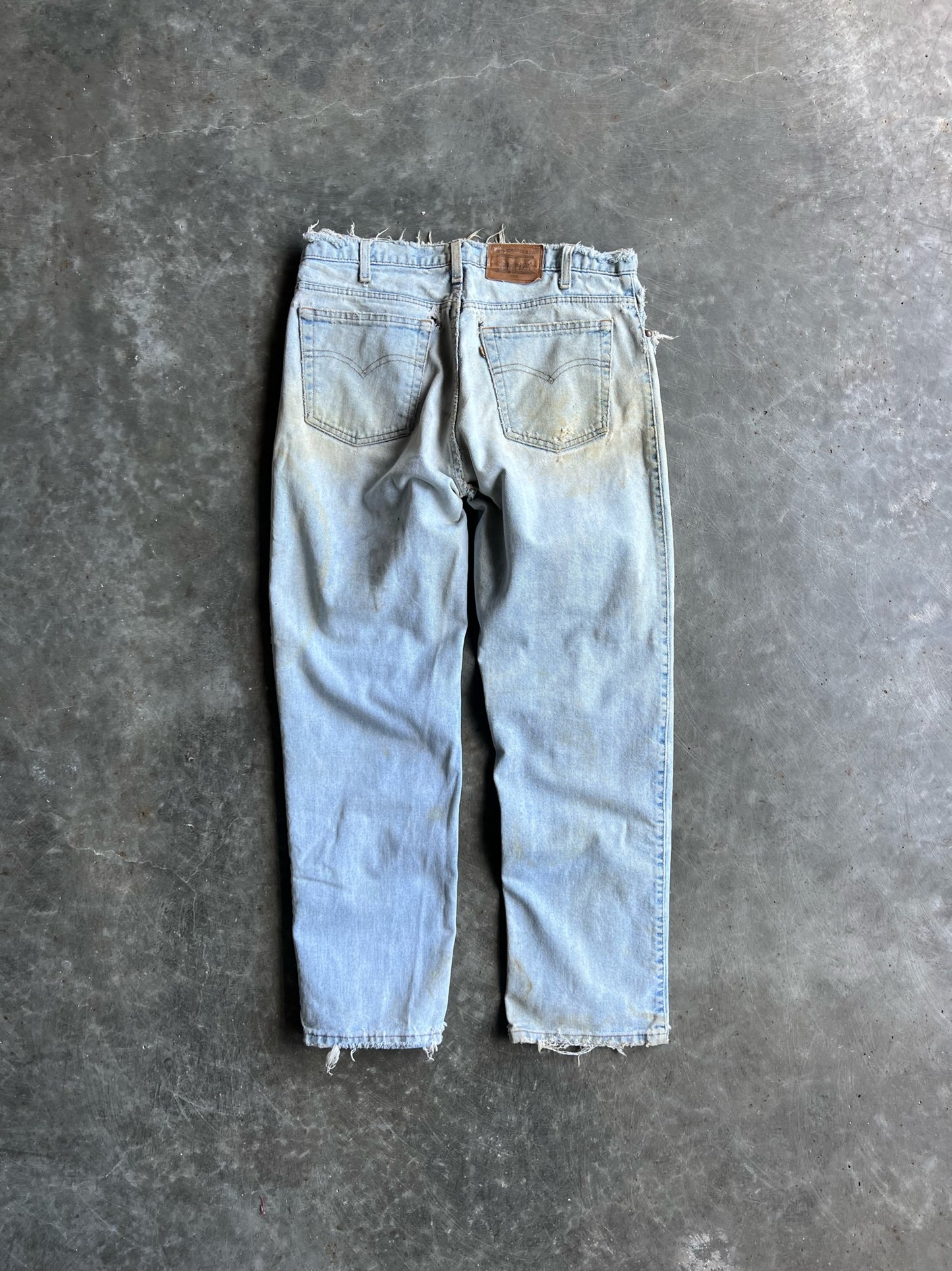 Vintage Distressed Light Wash Levi's 540 Pants - 34