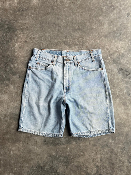 Vintage Light Wash Levi’s Denim Shorts - 32