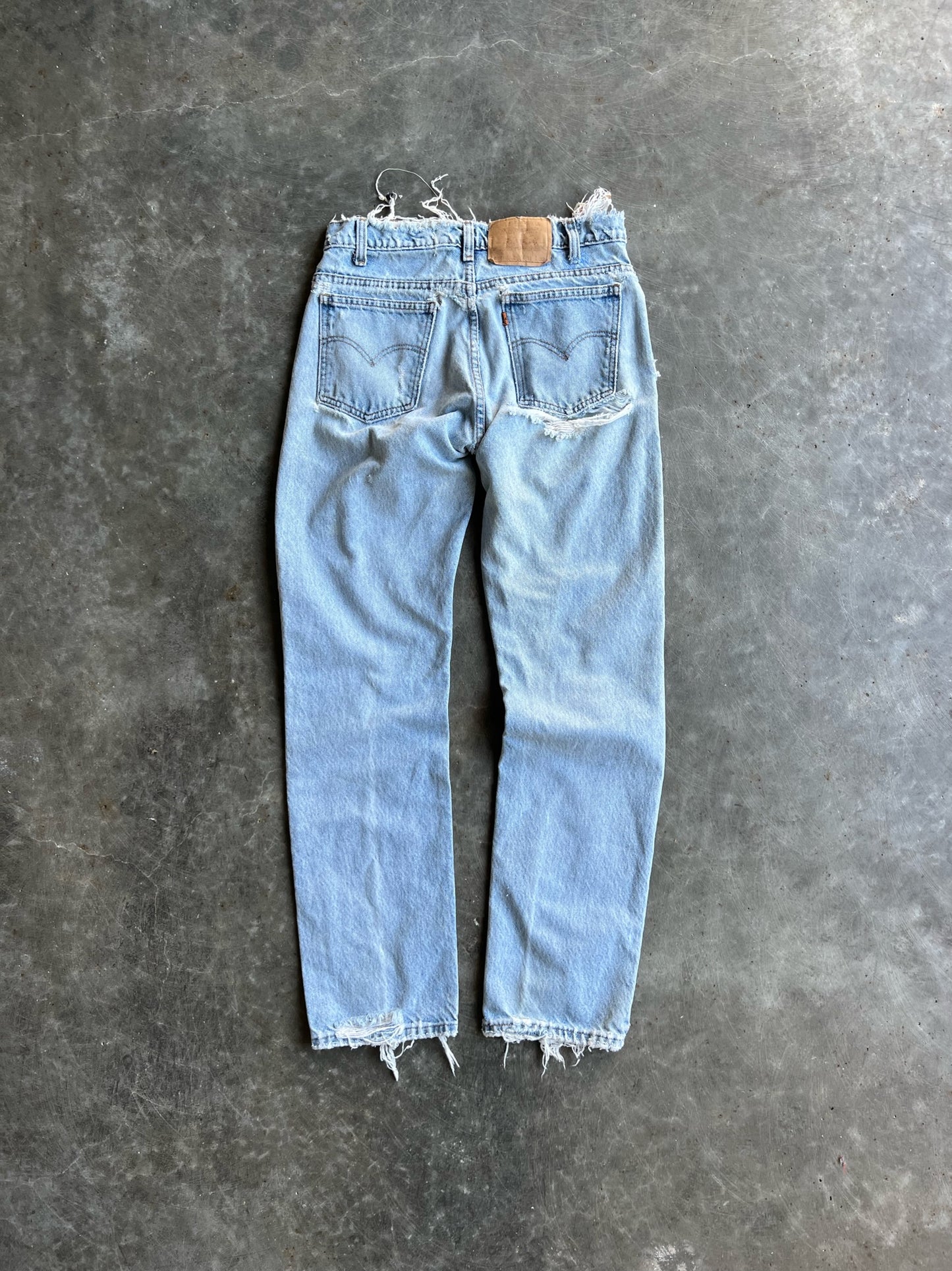 Vintage Distressed Light Wash Levi's 505 Pants - 30