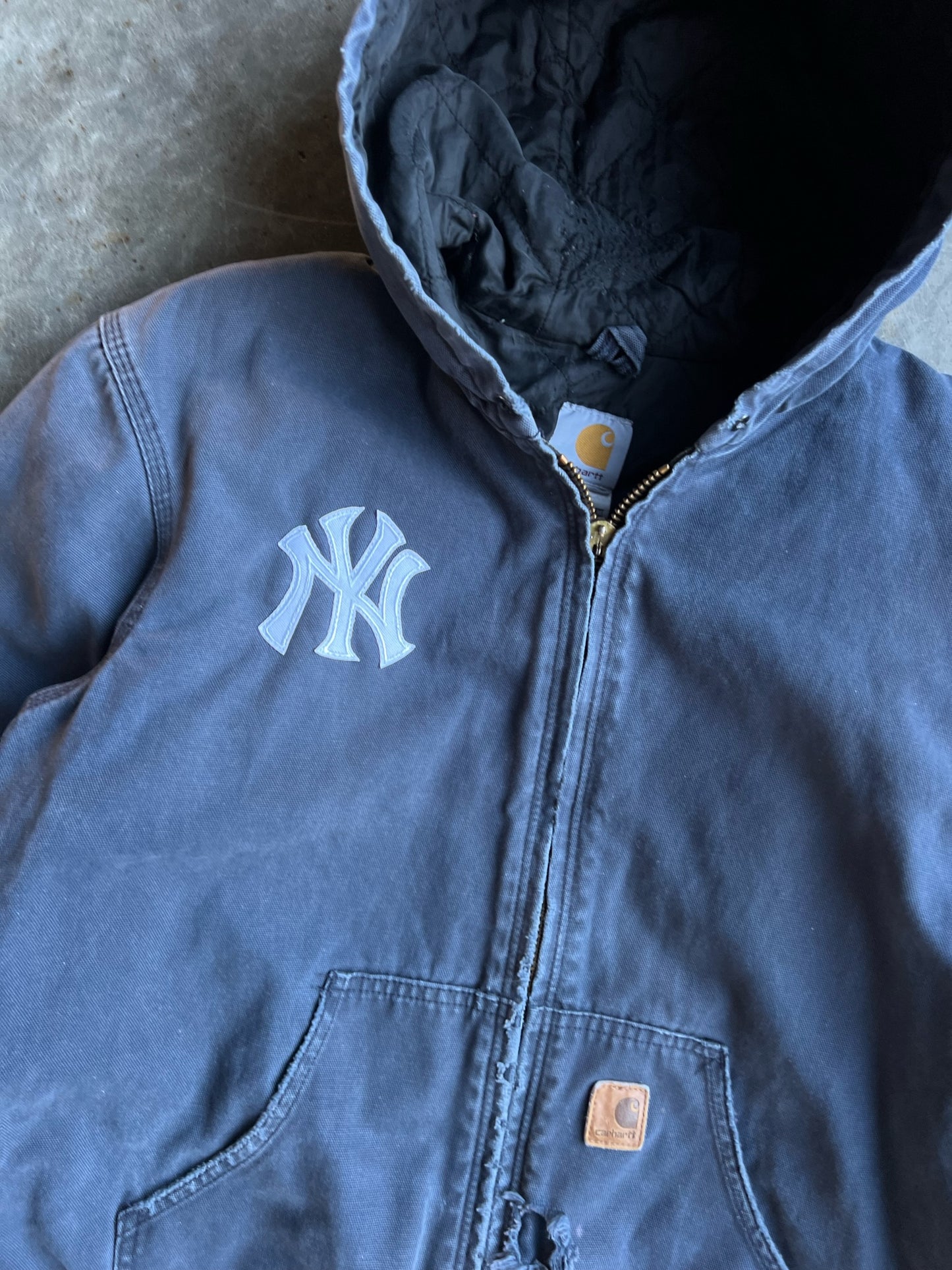 Vintage Yankees Distressed Navy Hooded Carhartt Jacket - M