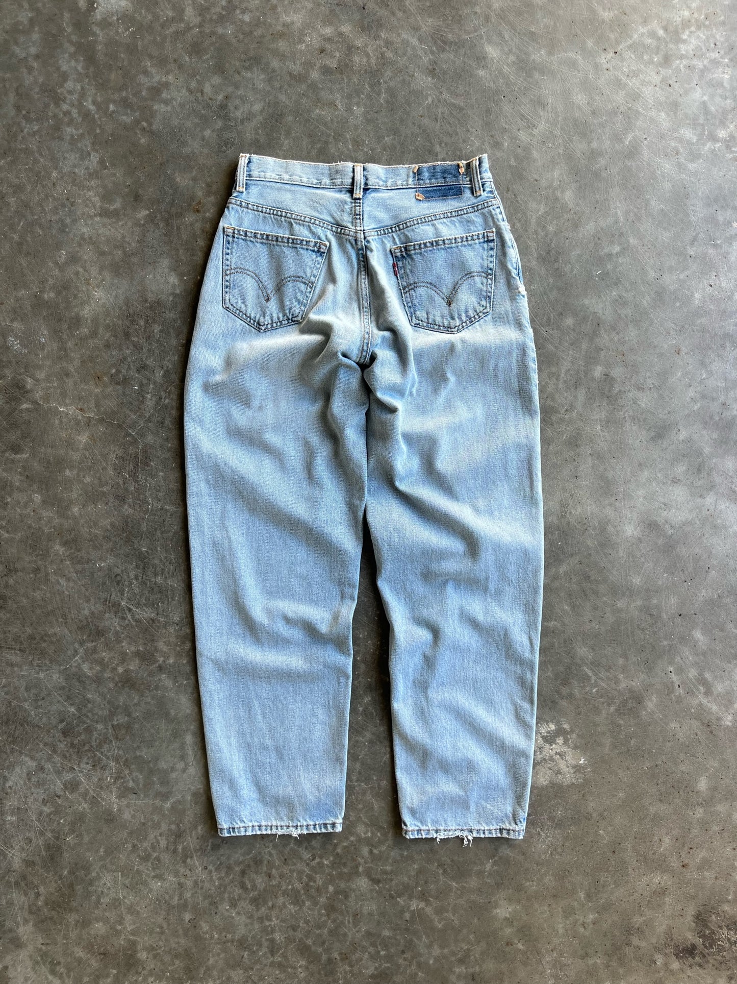 Vintage Light Wash Distressed Levi's 560 Pants - 32