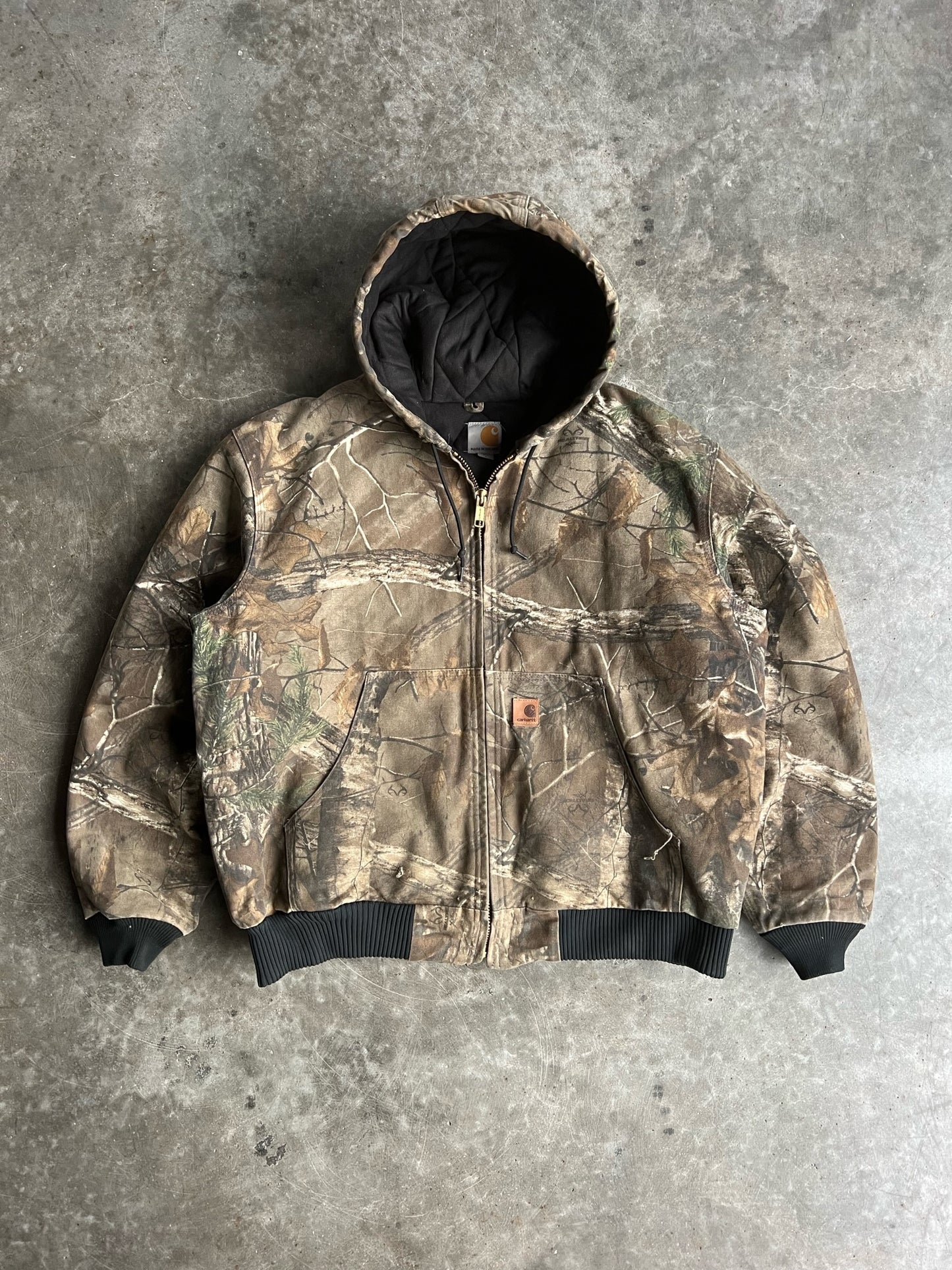 Vintage Realtree Camo Hooded Carhartt Jacket - XL