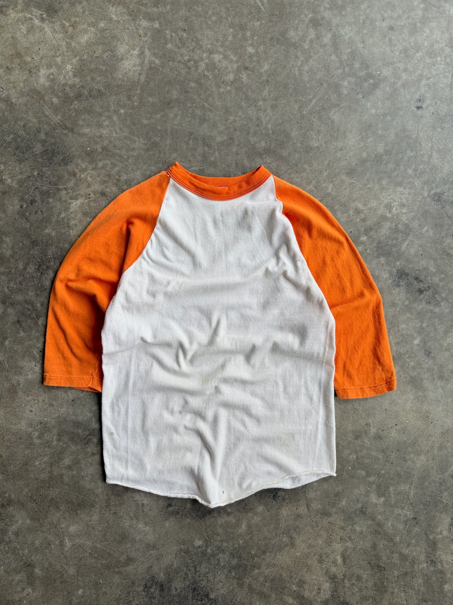 True Vintage Single Stitch White and Orange Cropped Quarter Sleeve - M