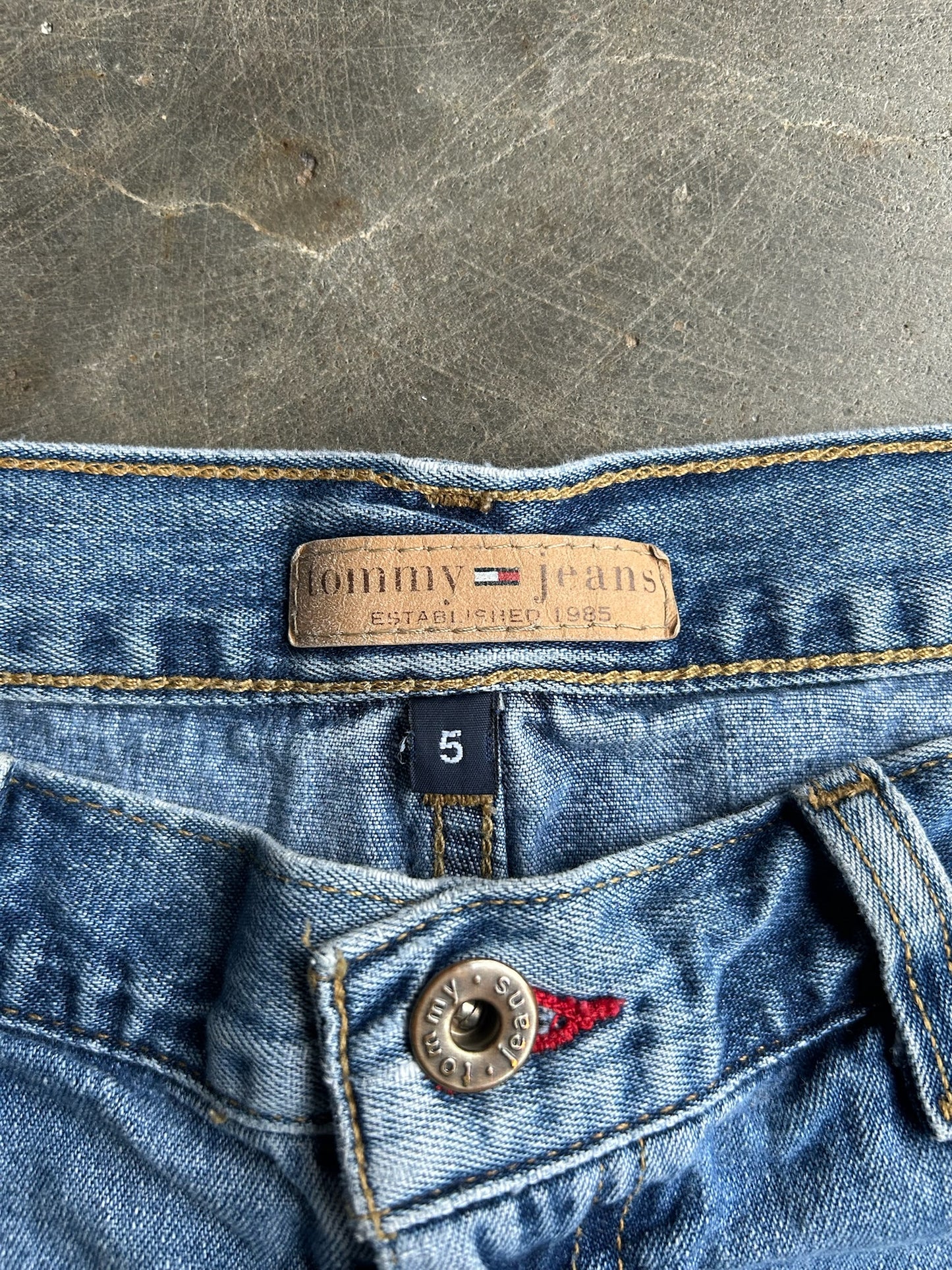 Vintage Medium Wash Tommy Hilfiger Denim Shorts - 30