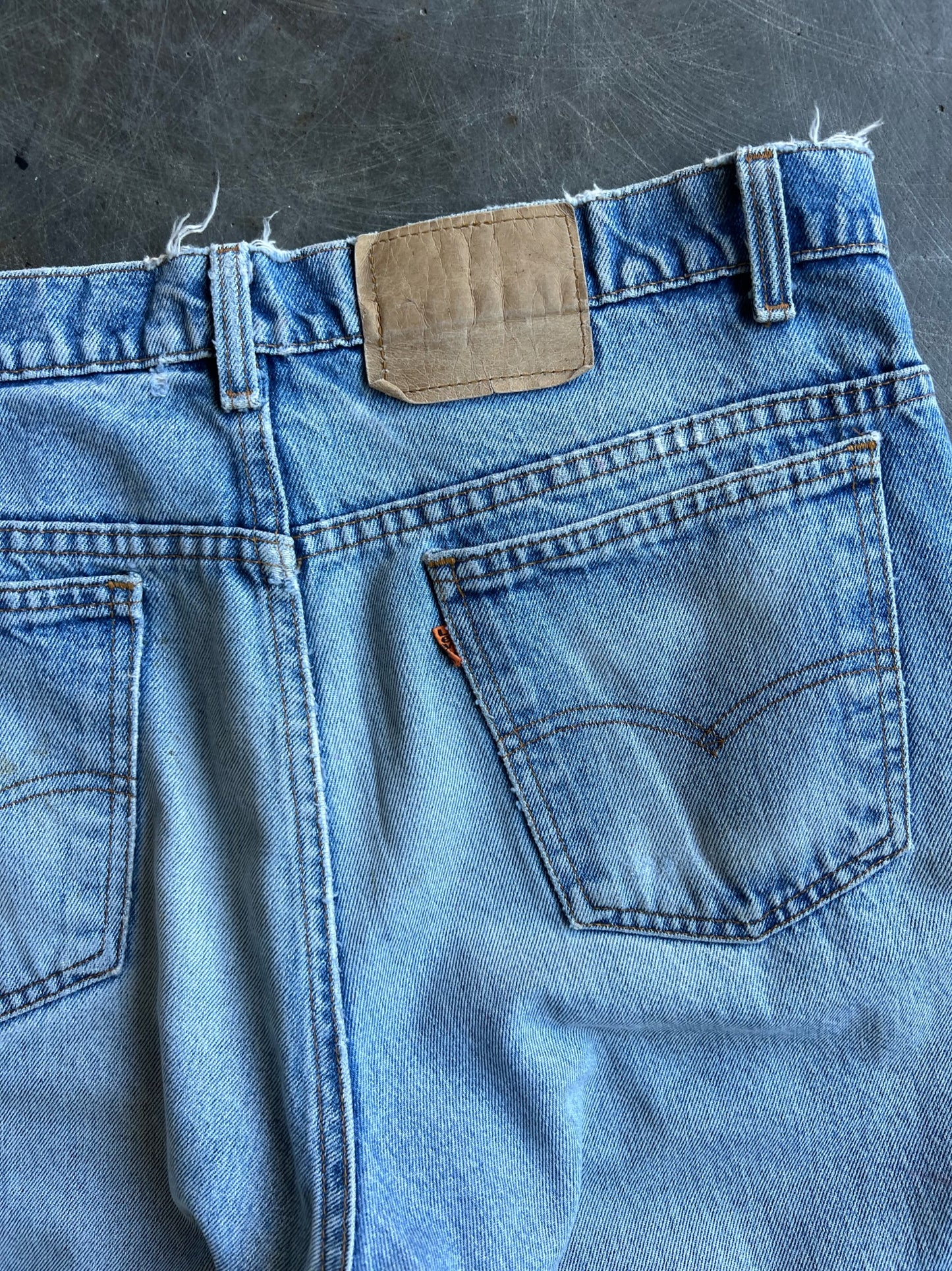 Vintage Distressed Light Wash Levi's Pants - 36