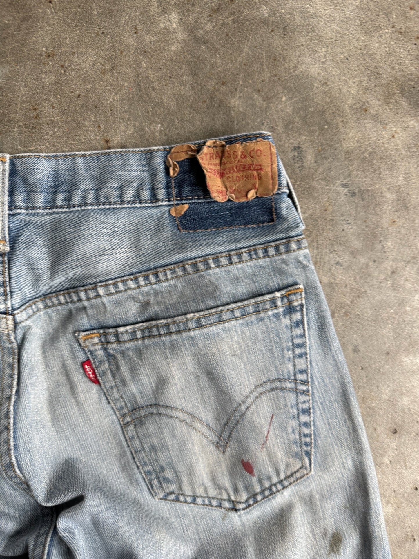 Vintage Light Wash Distressed Levi’s Denim Pants - 34