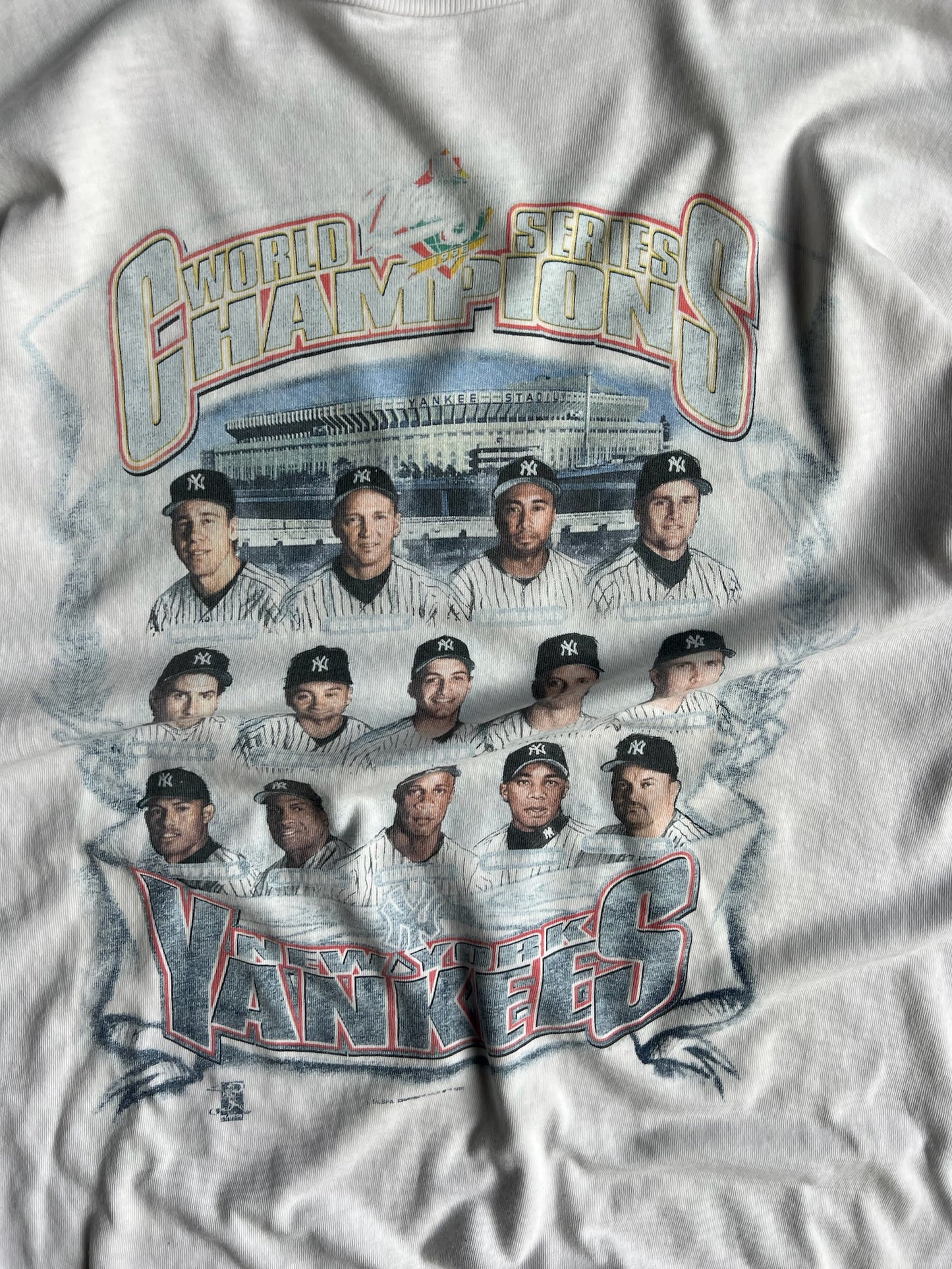 Vintage White Faded NY Yankees World Series Champions Team Shirt - XL