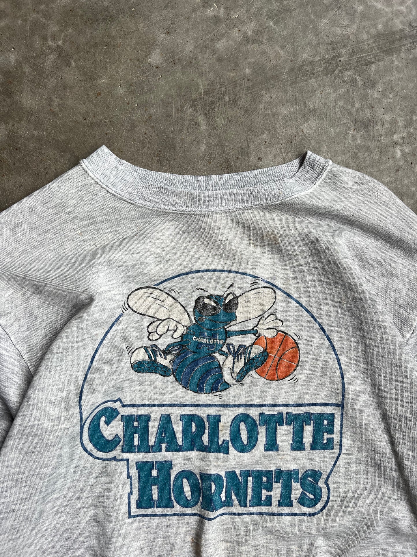 Vintage Grey Charlotte Hornets Basketball Crew - L