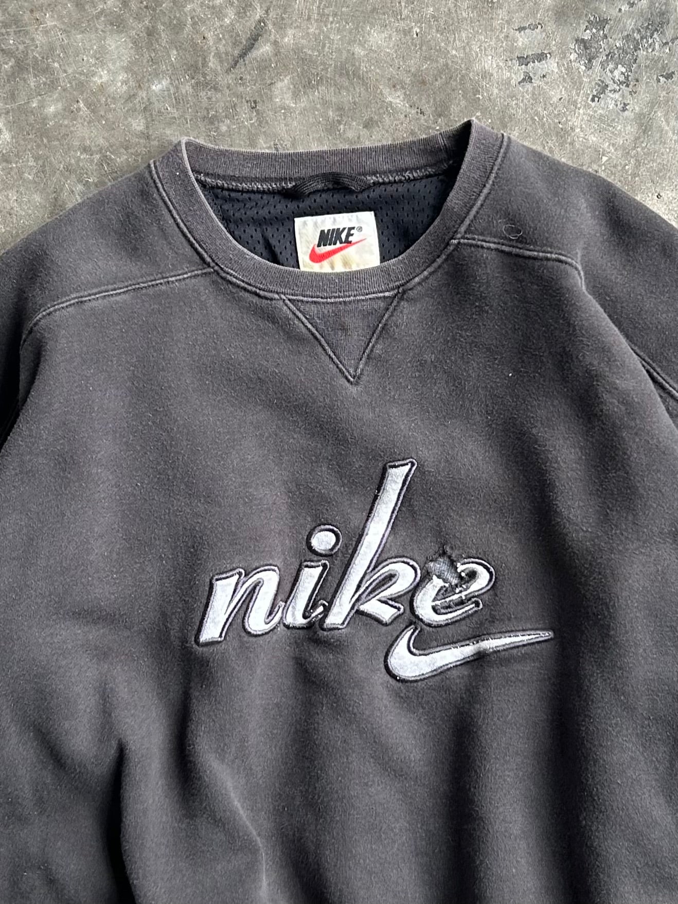 Vintage Black Nike Distressed Crew - S