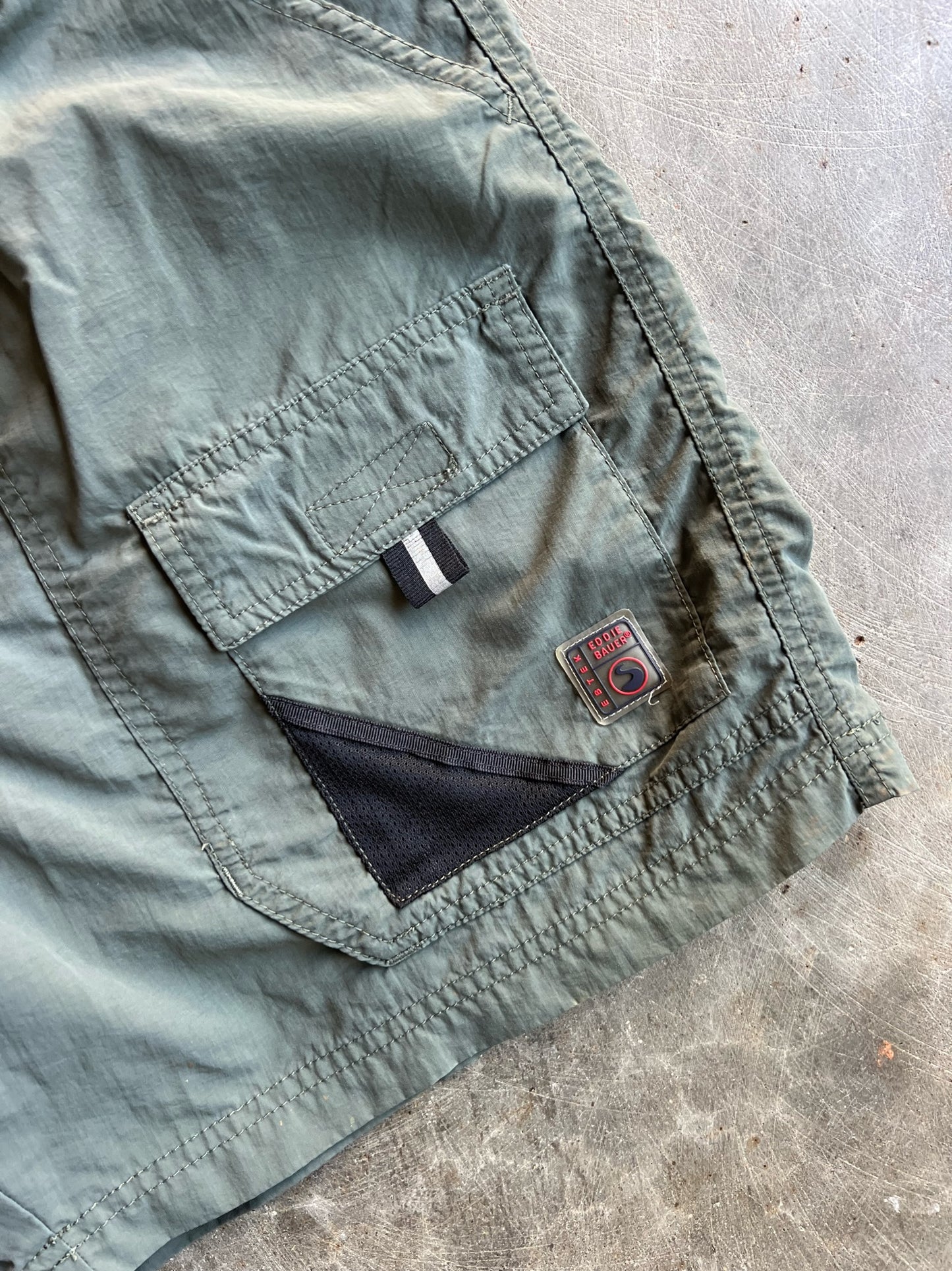 Vintage Olive Green Eddie Bauer Cargo Shorts - M