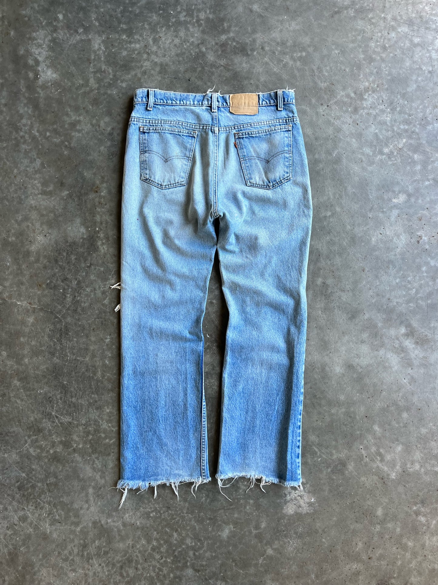 Vintage Distressed Light Wash Levi's Pants - 36