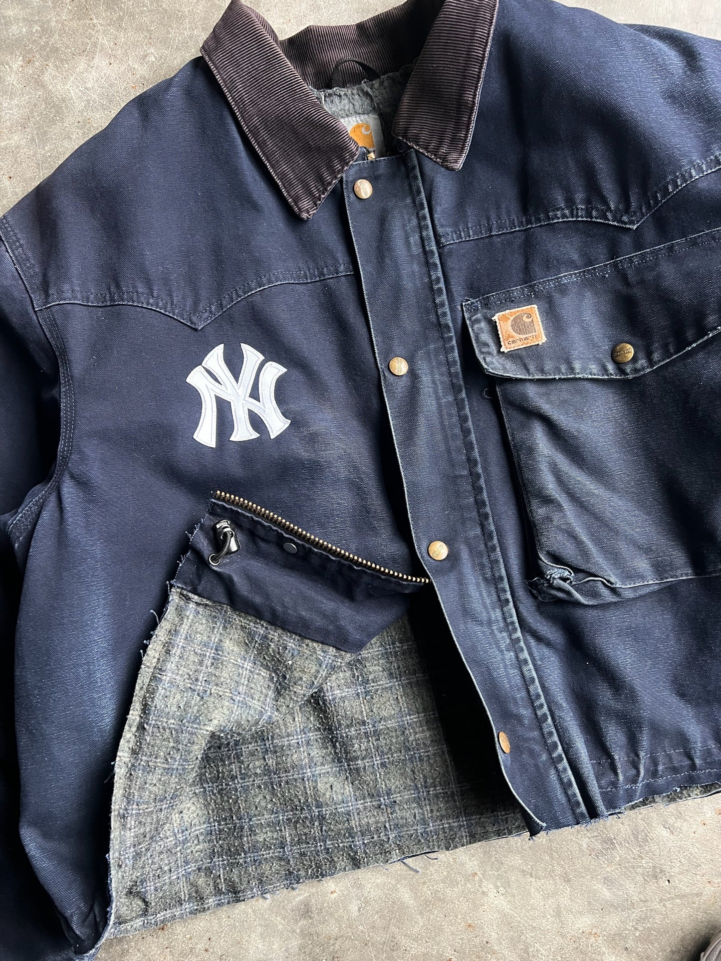 Vintage Navy Flannel Lined Cropped Yankees Carhartt Jacket - XL