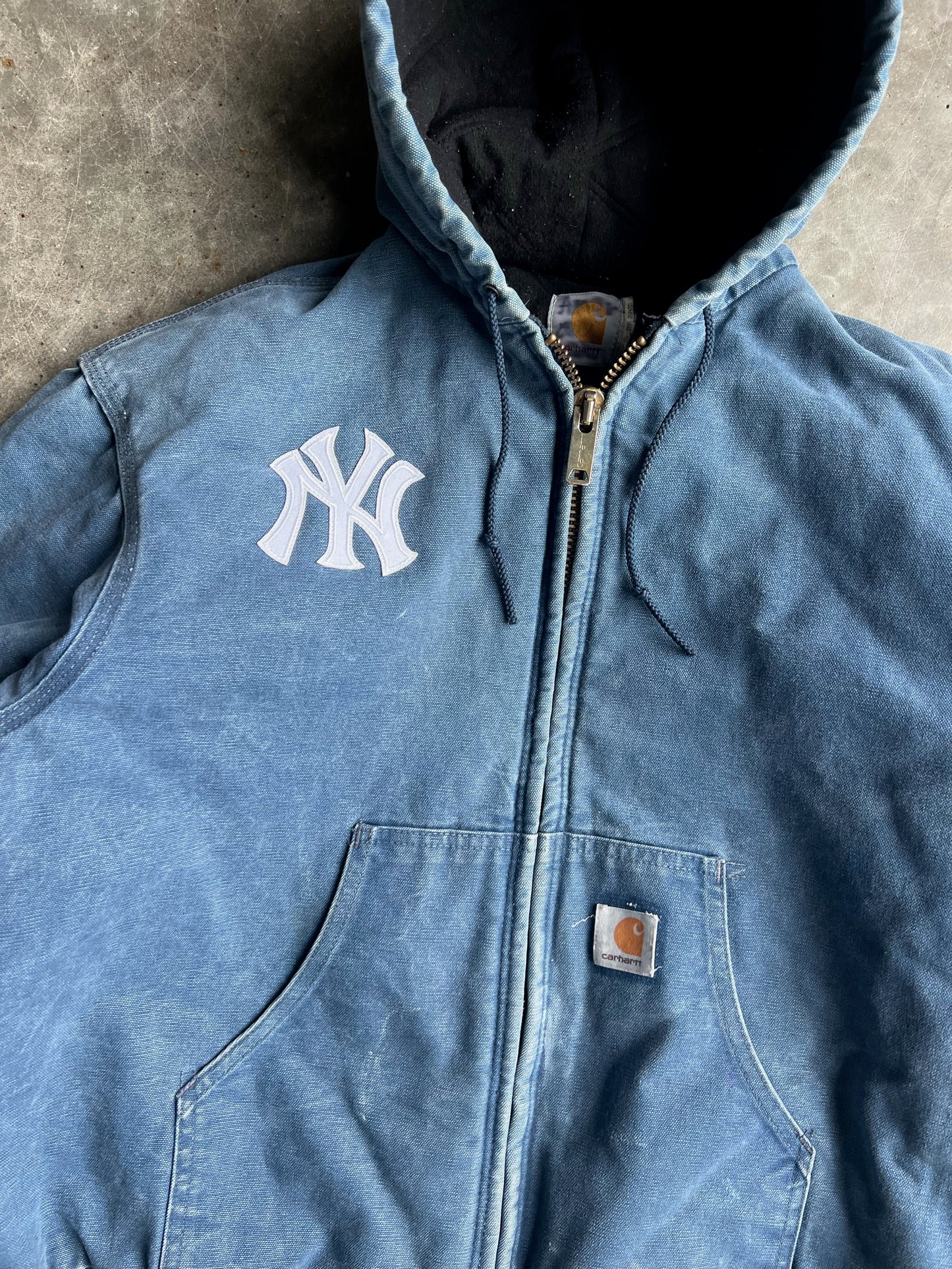 Vintage Faded Navy Yankees Hooded Carhartt Jacket - M