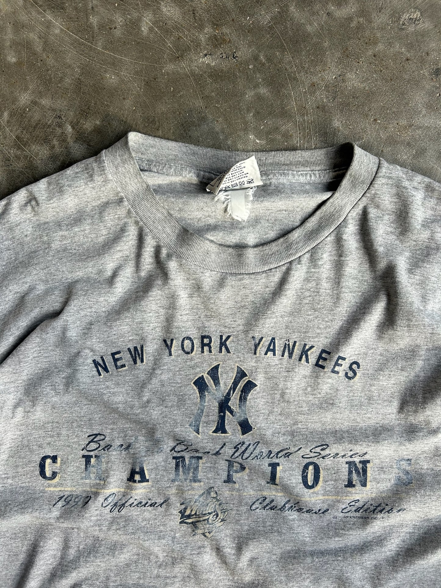 Vintage Grey New York Yankees Champions Shirt - XL