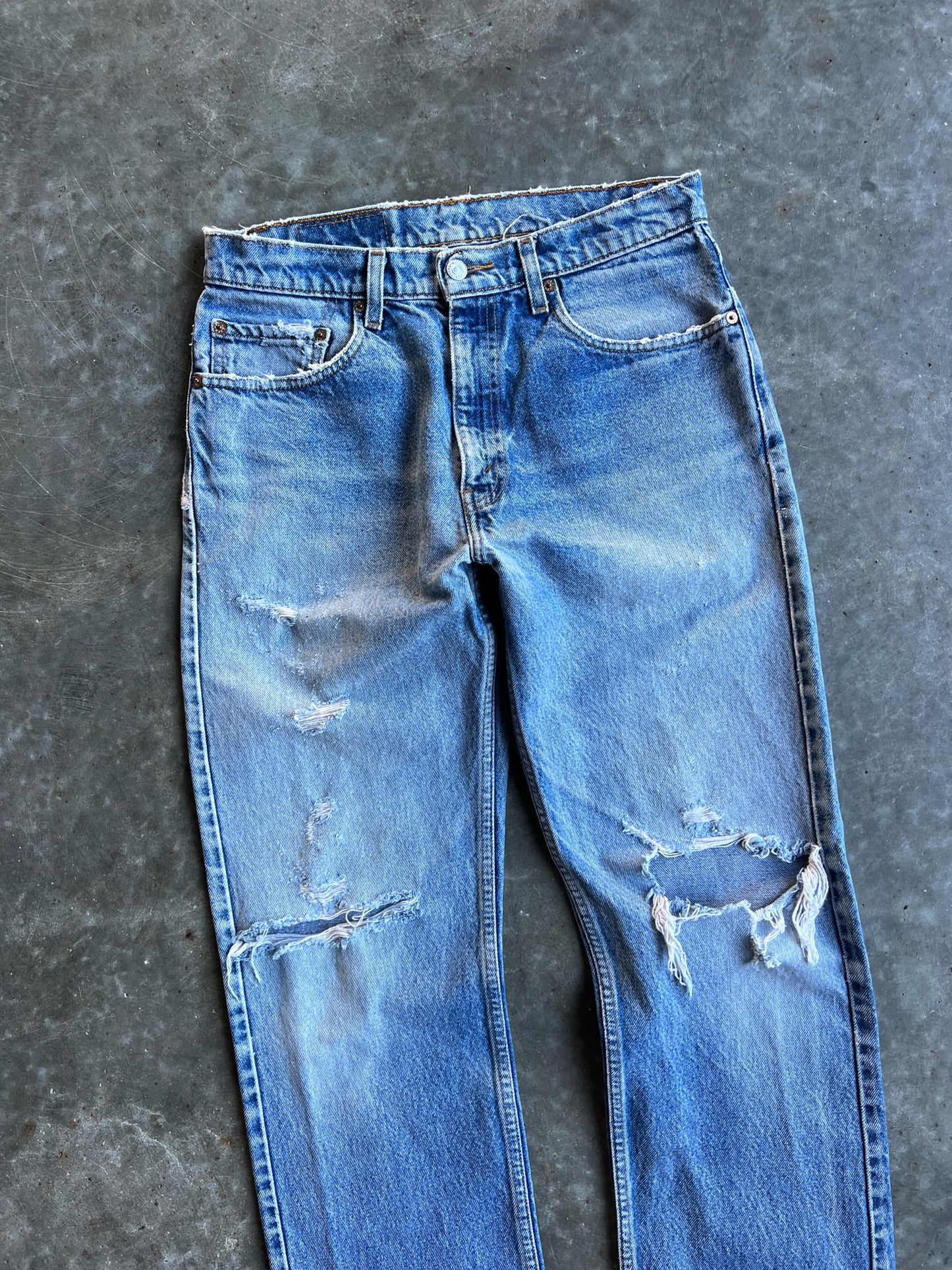 Vintage Distressed Light Wash Levi's 505 Pants - 32