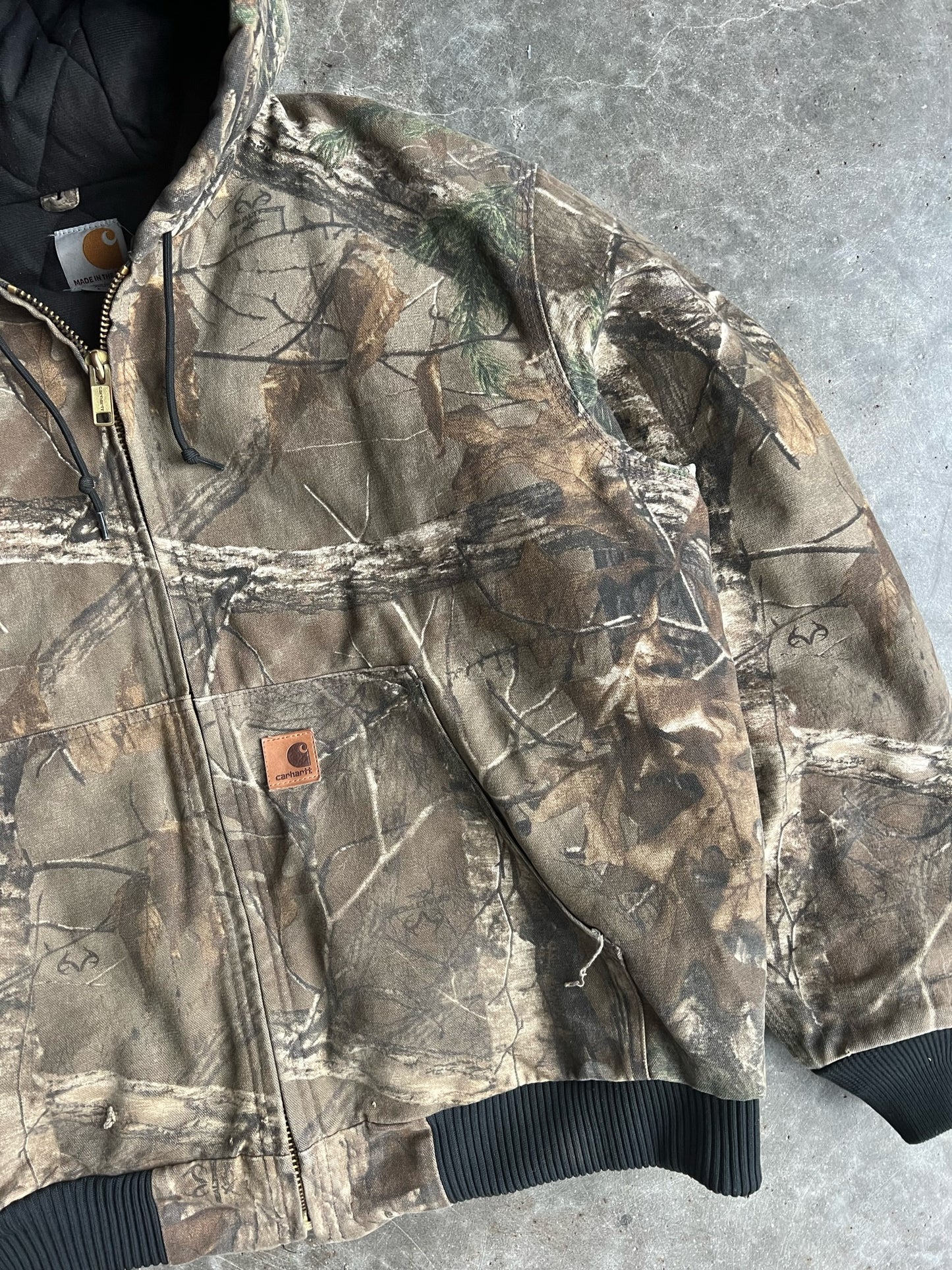 Vintage Realtree Camo Hooded Carhartt Jacket - XL