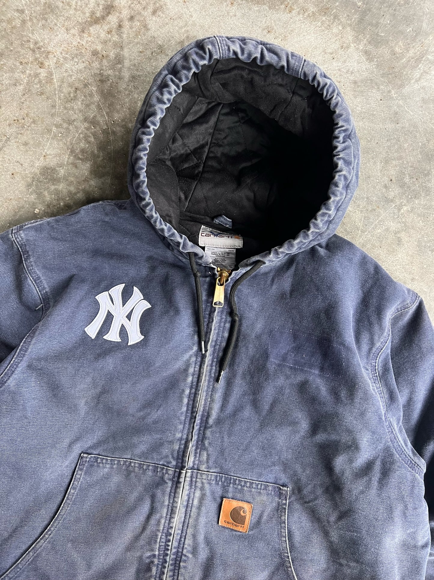 Vintage Navy Yankees Hooded Carhartt Jacket - L