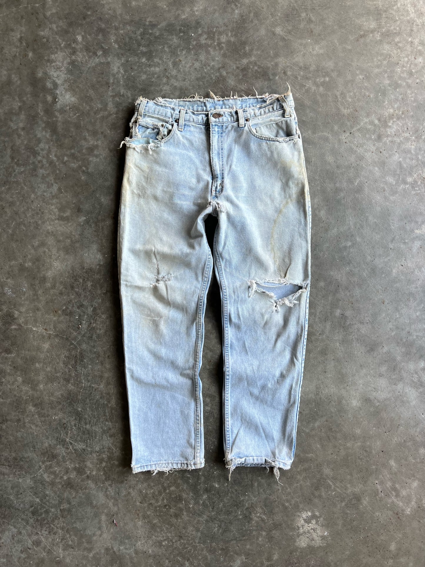 Vintage Distressed Light Wash Levi's 540 Pants - 34