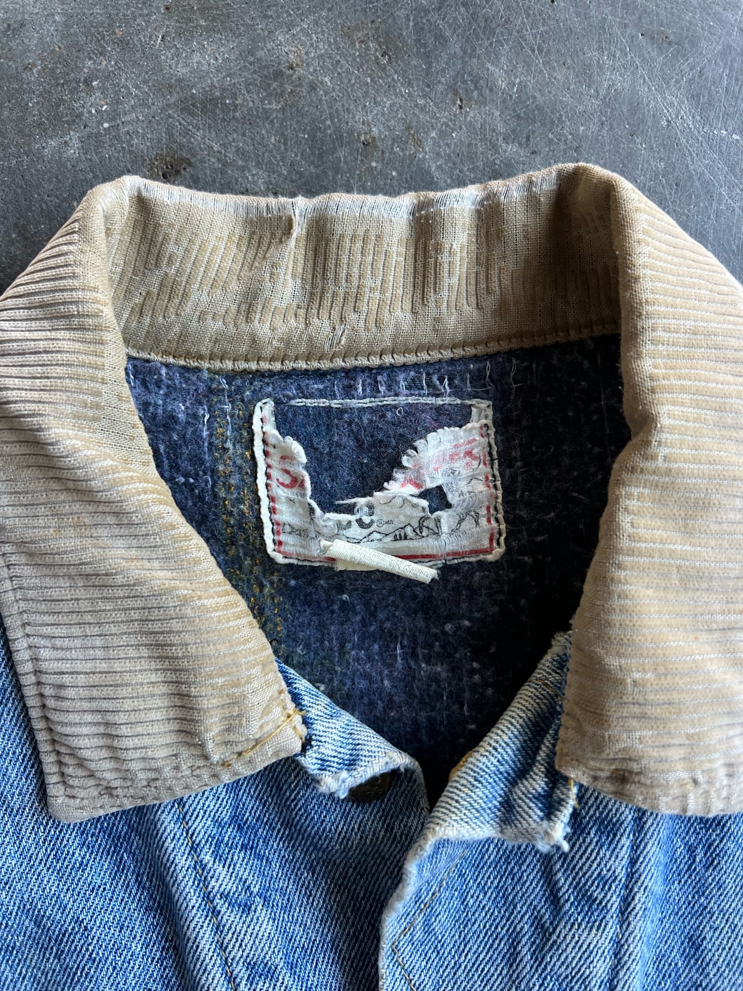 Vintage Distressed Light Wash Lee Denim Jacket - L