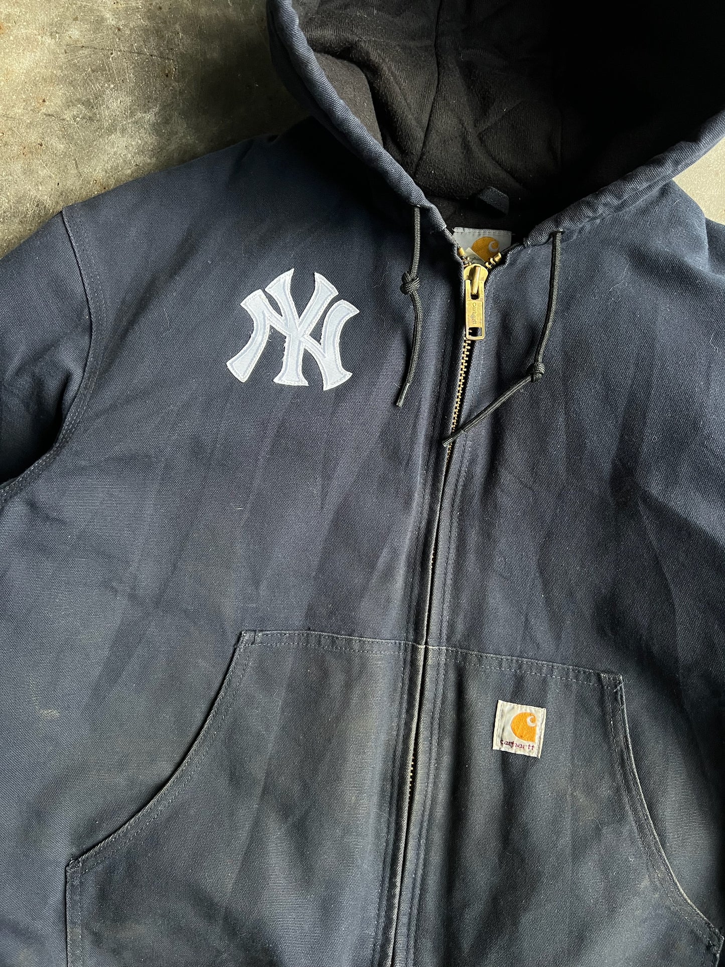 Vintage Navy Yankees Hooded Carhartt Jacket - L