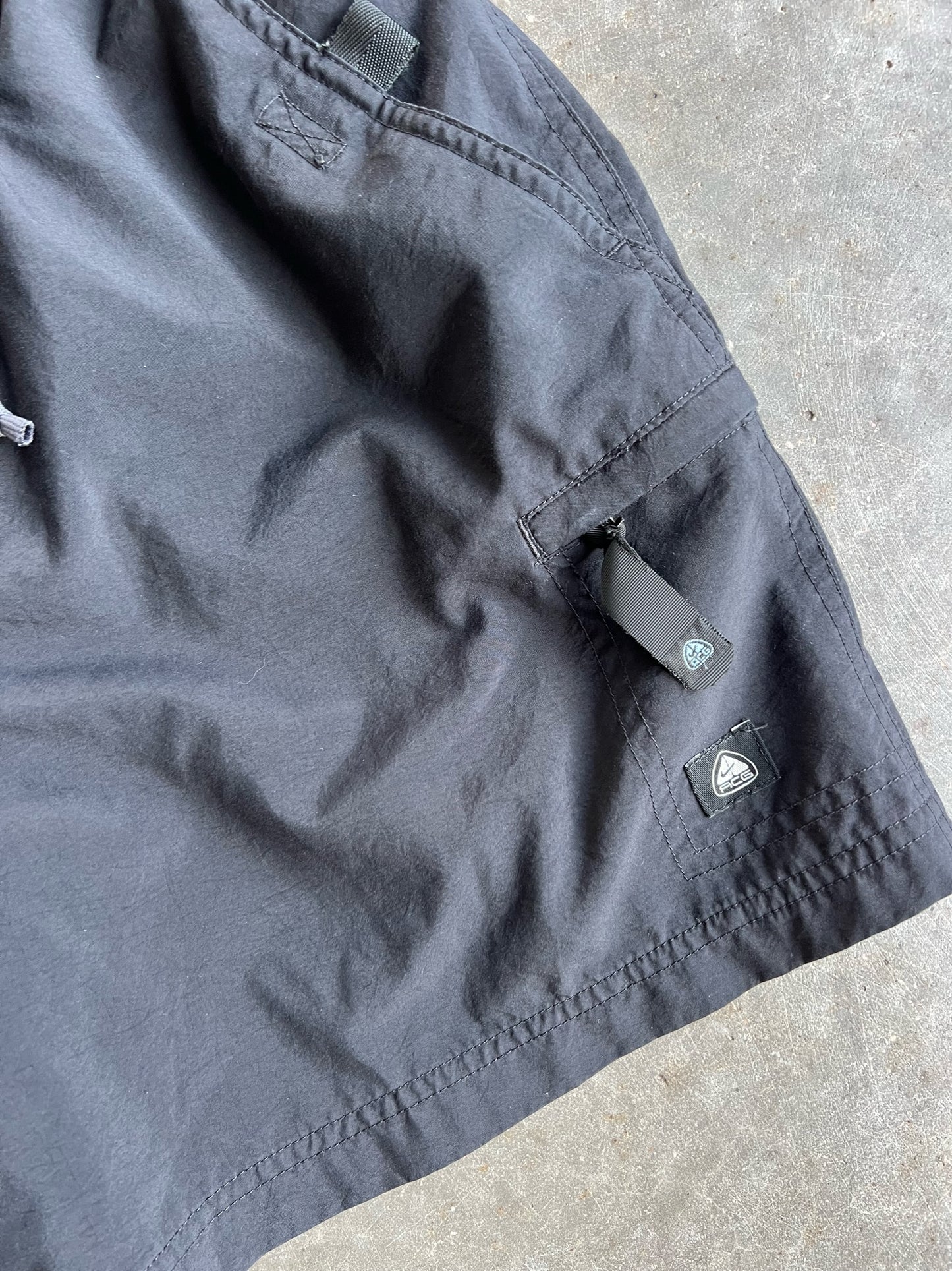 Vintage Black Nike ACG Shorts - M