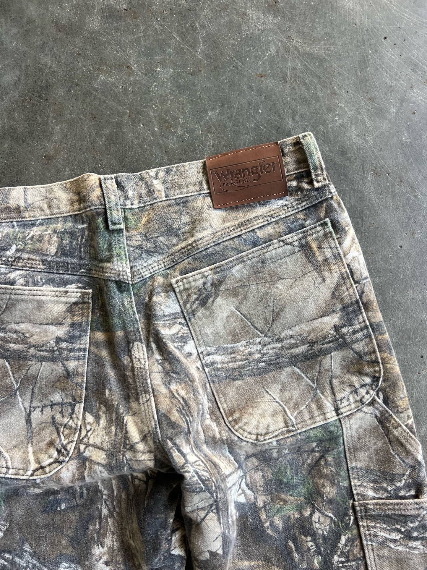 Vintage Faded Realtree Camo Wrangler Carpenter Pants - 32