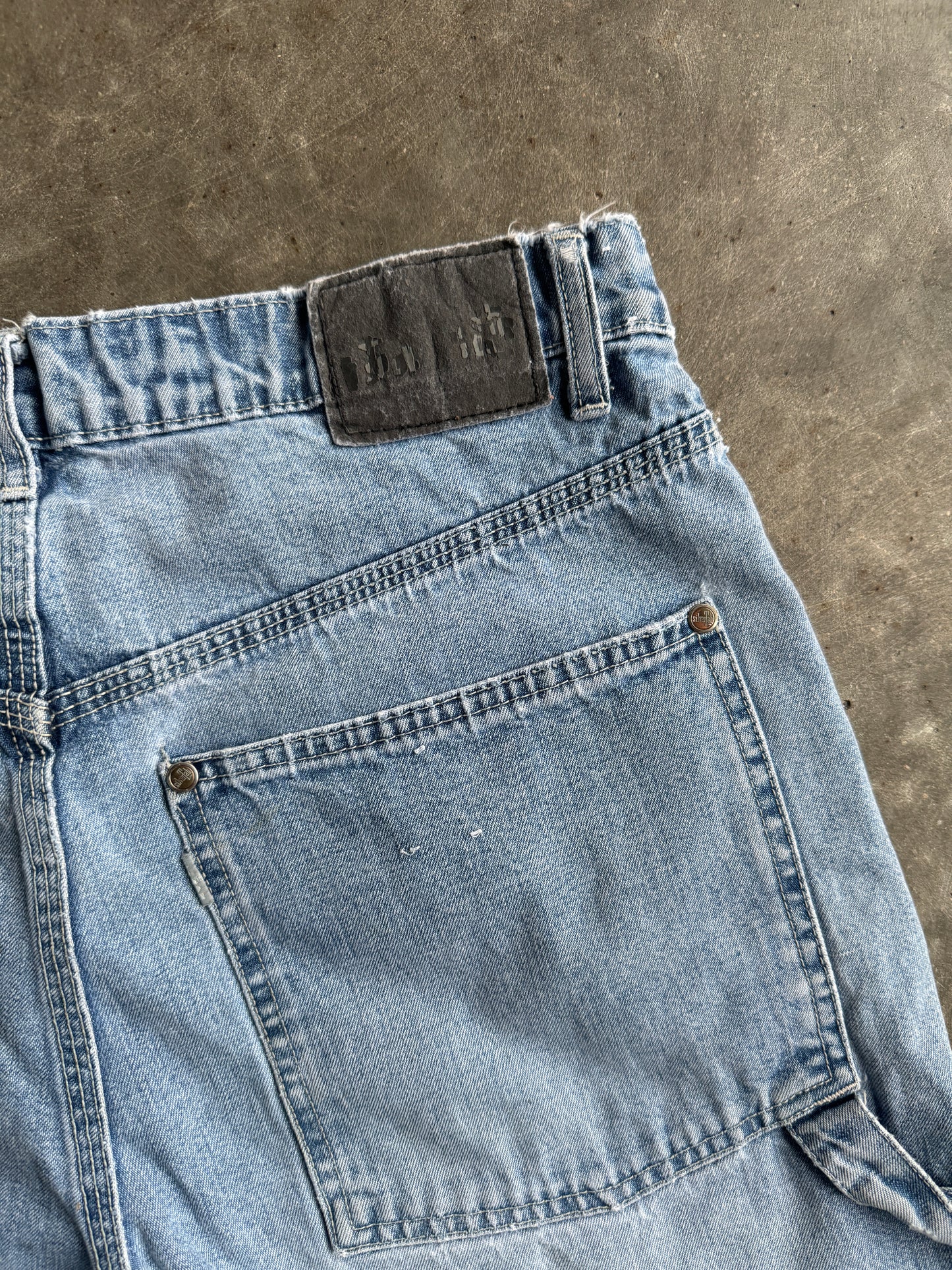 Vintage Levi’s Silvertab Light Wash Denim Shorts - 32