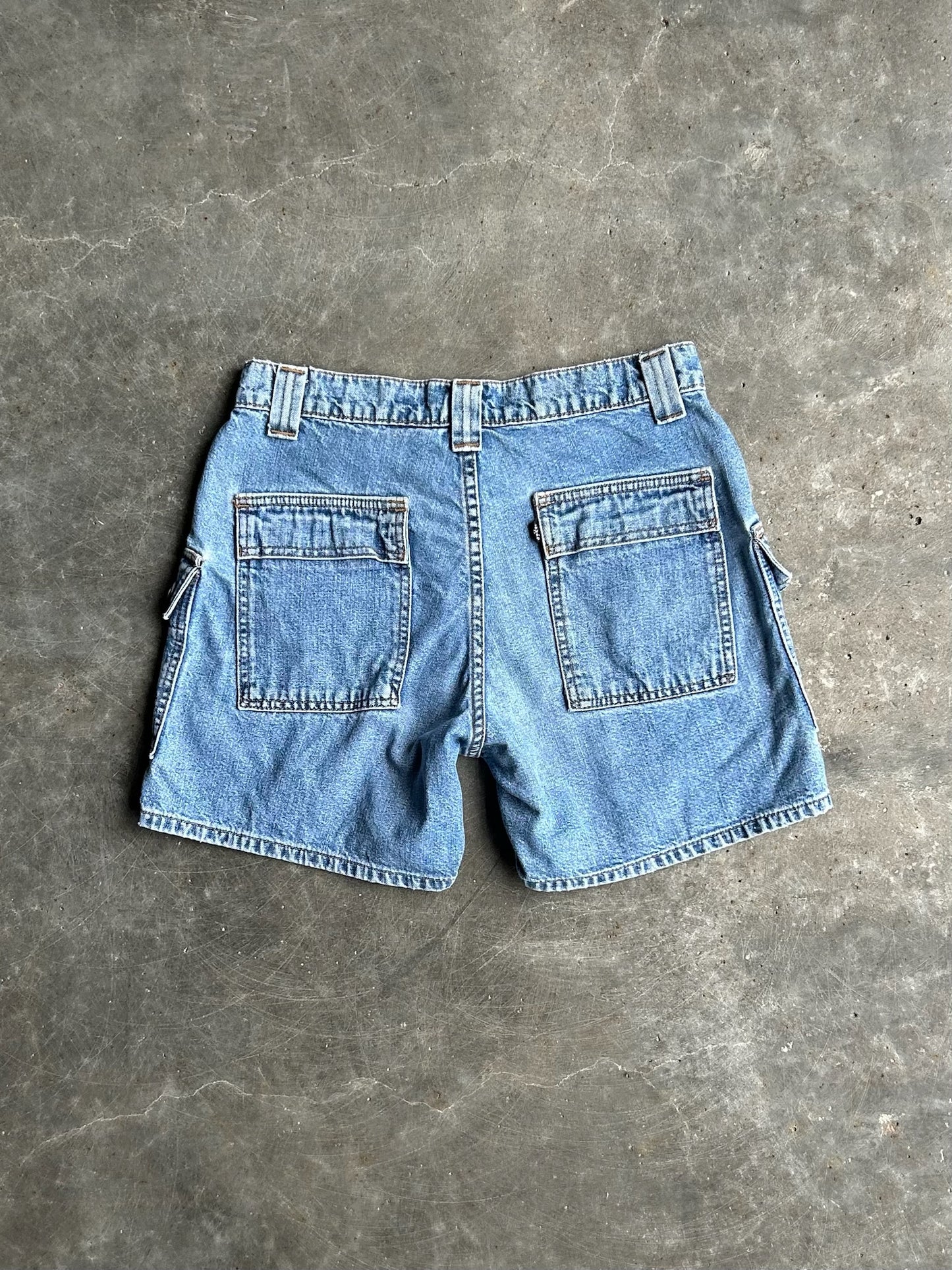 Vintage Medium Wash Levi’s Denim Shorts - 28