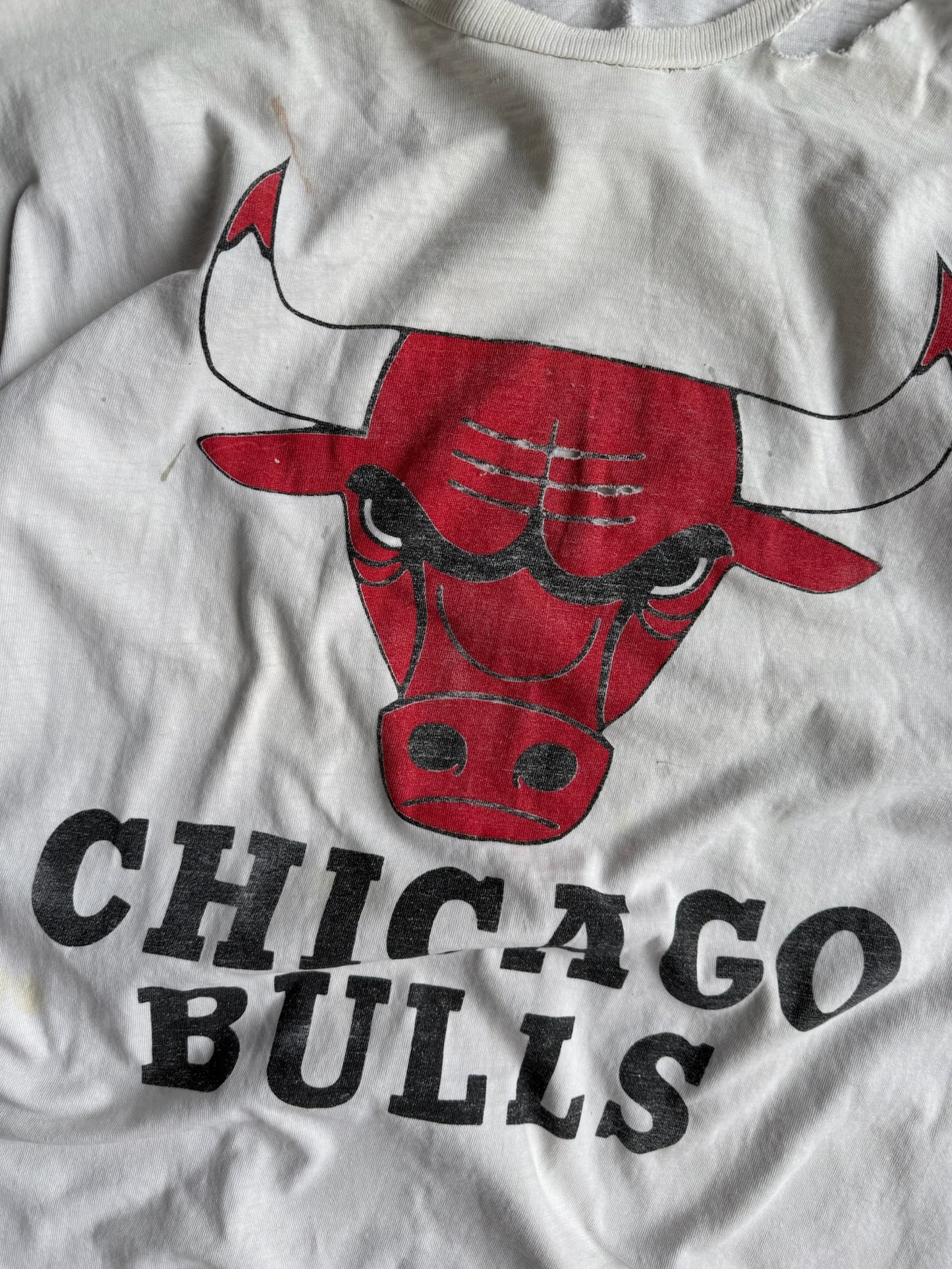 Vintage Distressed White Chicago Bulls Shirt - XL