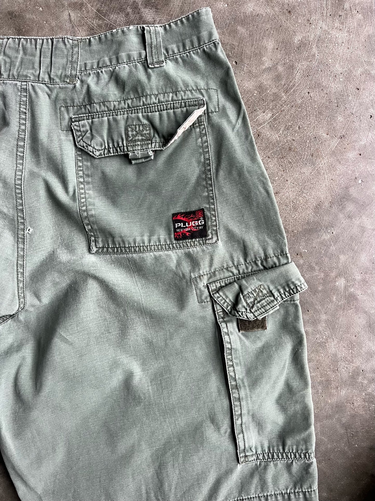 Vintage Green Plugs Cargo Shorts - M