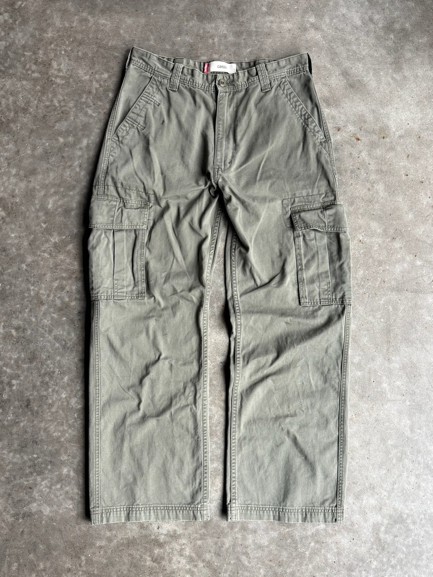 Vintage Green Levi’s Cargo Pants - 31