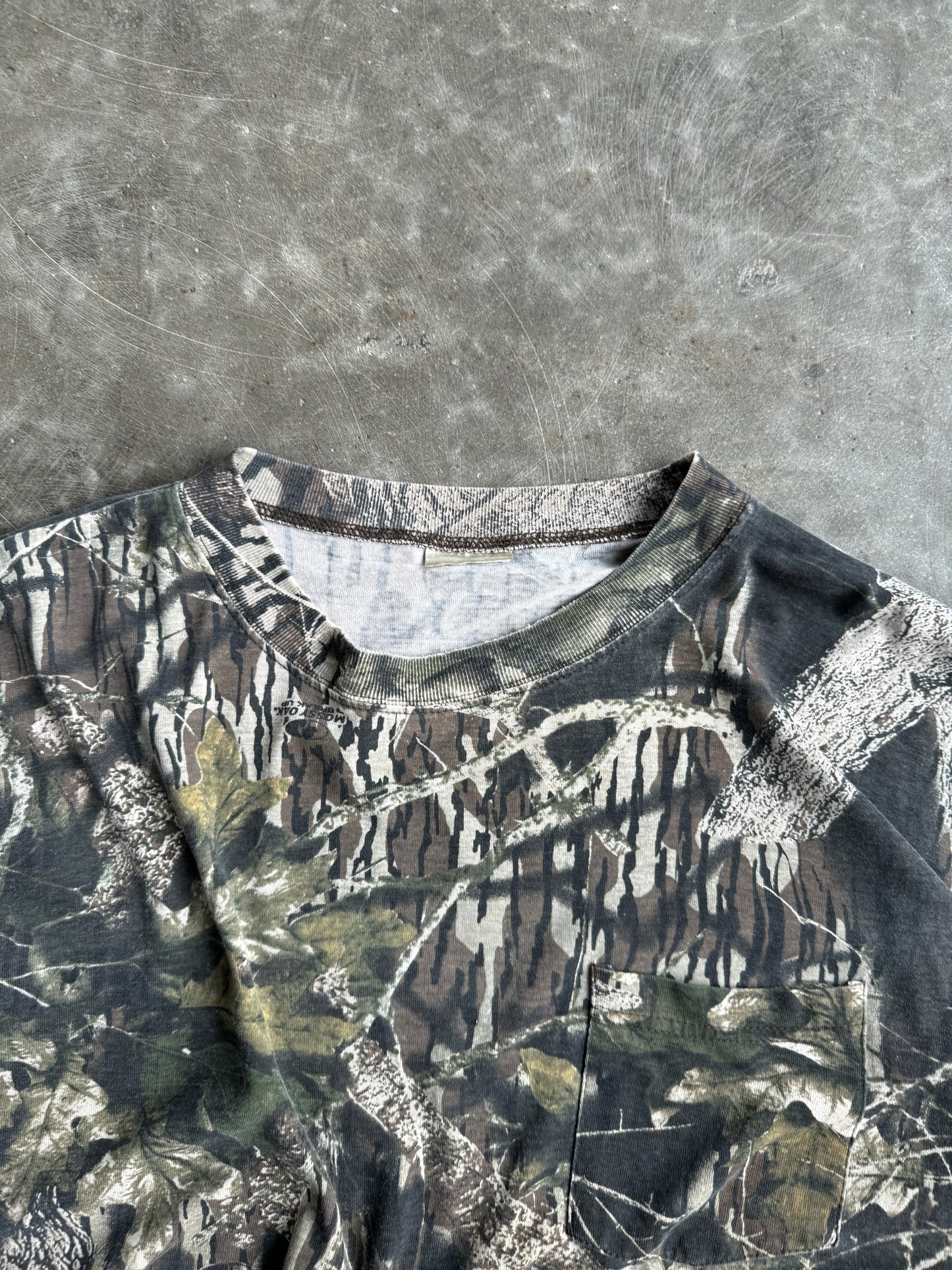 Faded Crop Mossy Oak Camo Shirt - XL