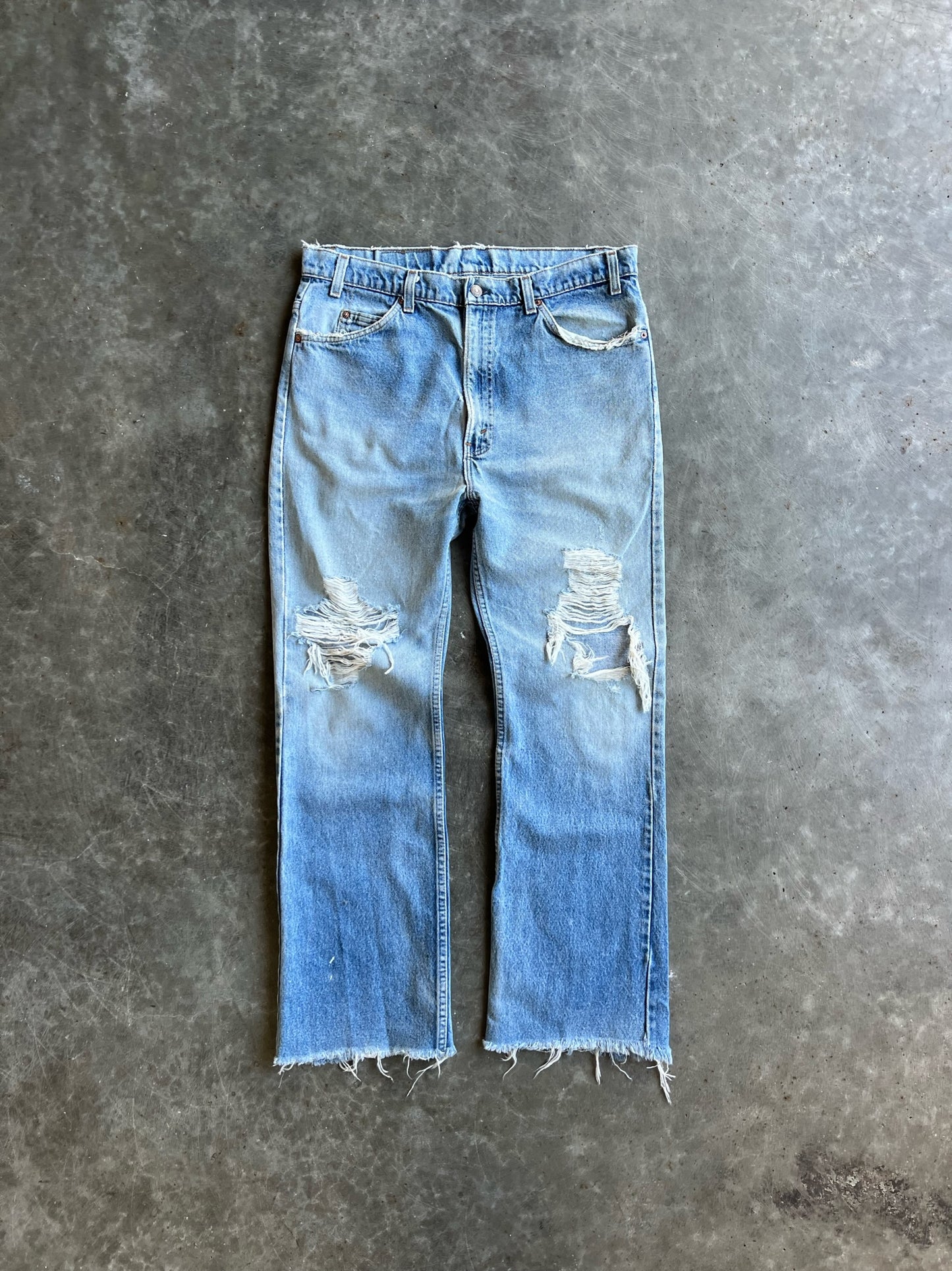 Vintage Distressed Light Wash Levi's Pants - 36