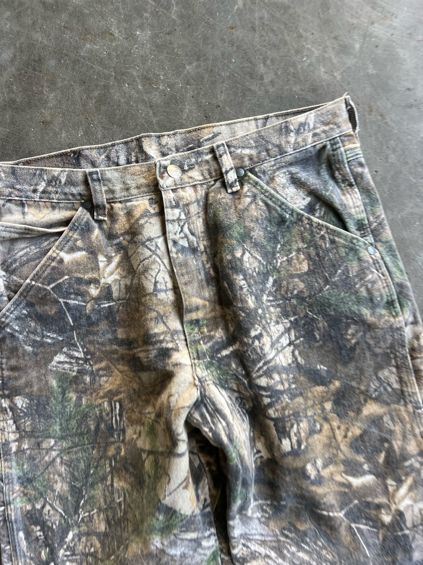 Vintage Faded Realtree Camo Wrangler Carpenter Pants - 32