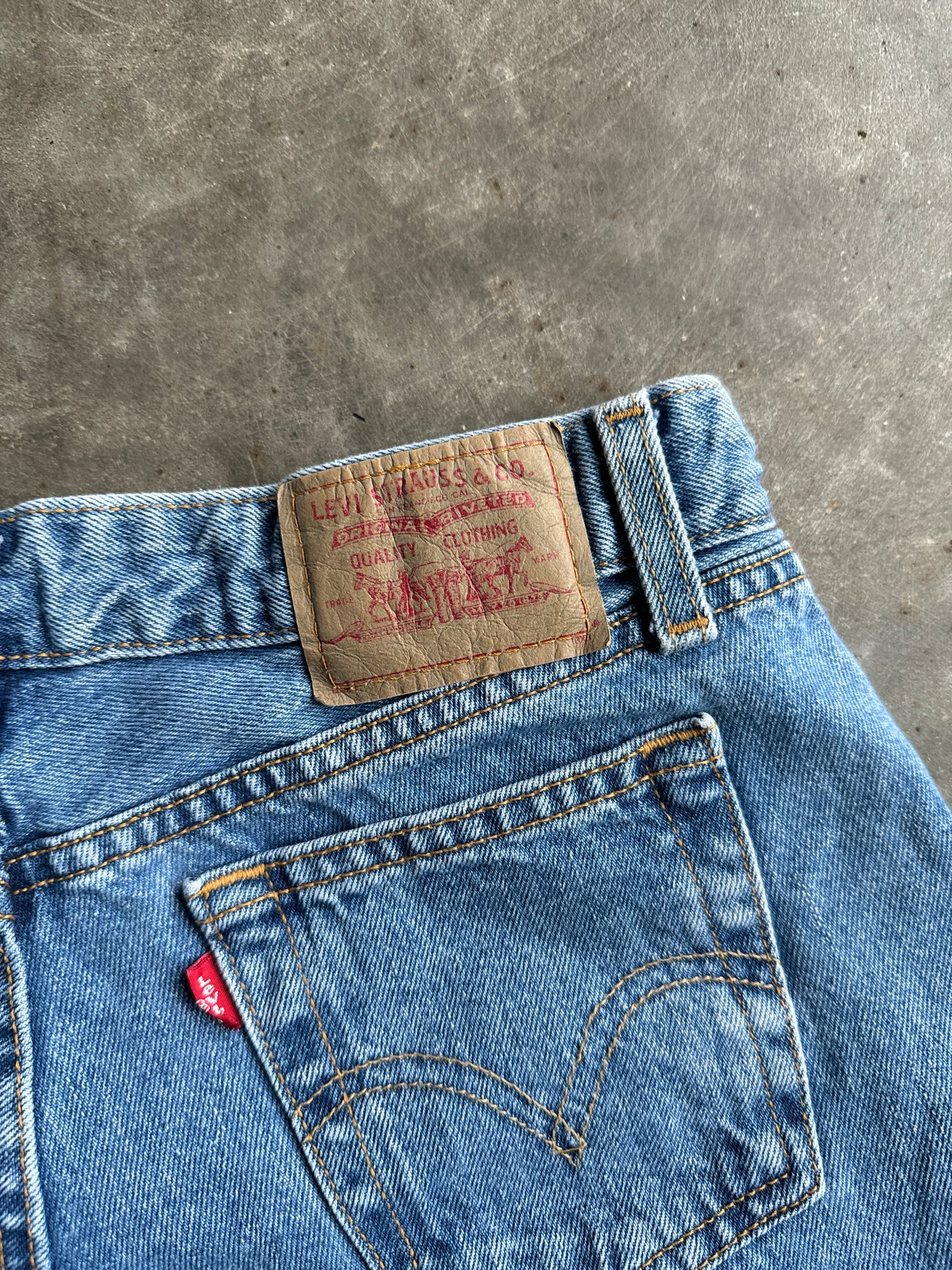 Vintage Medium Wash Levi's Denim Shorts - 28