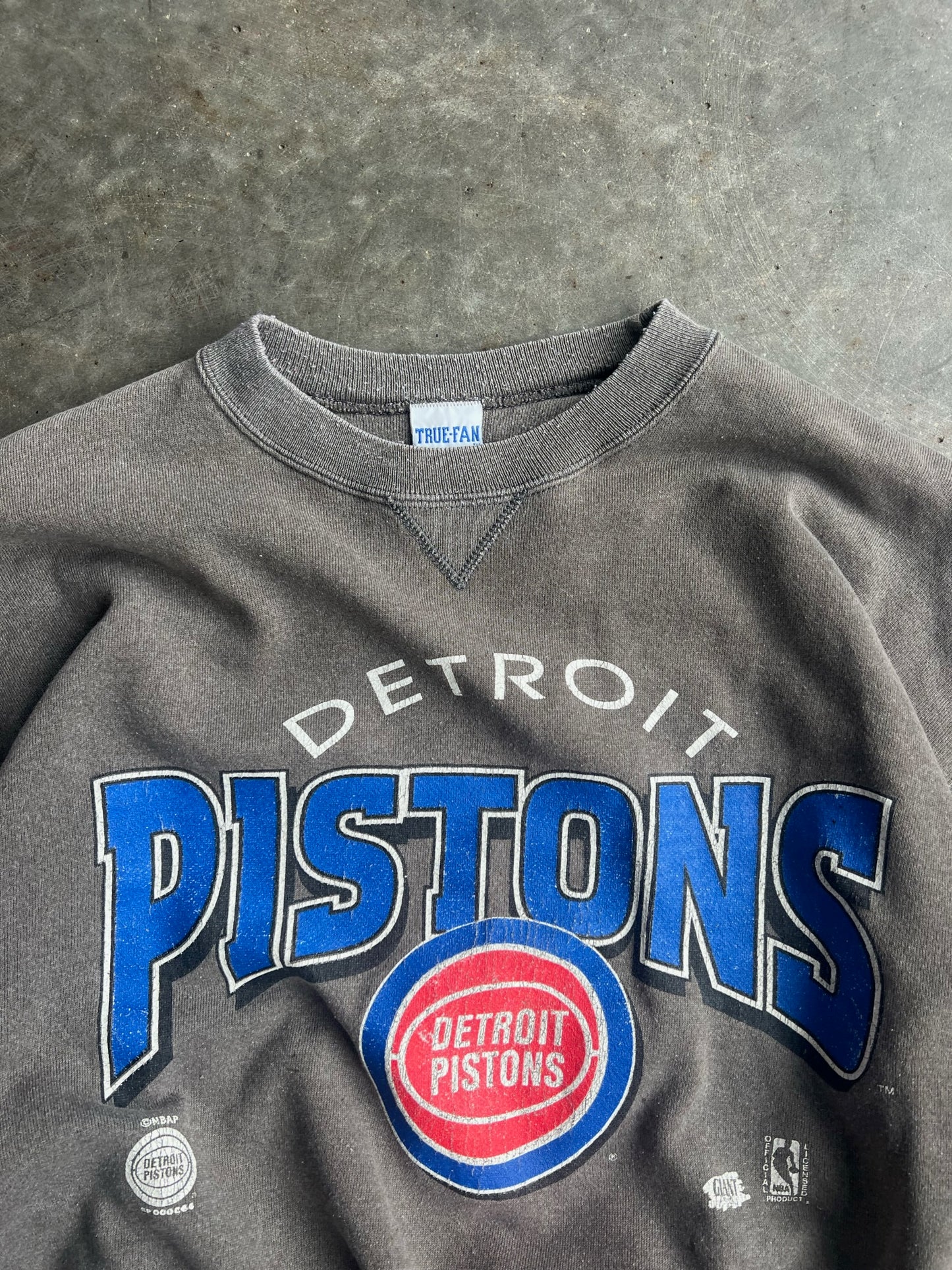 Vintage Faded Detroit Pistons Crew - XL