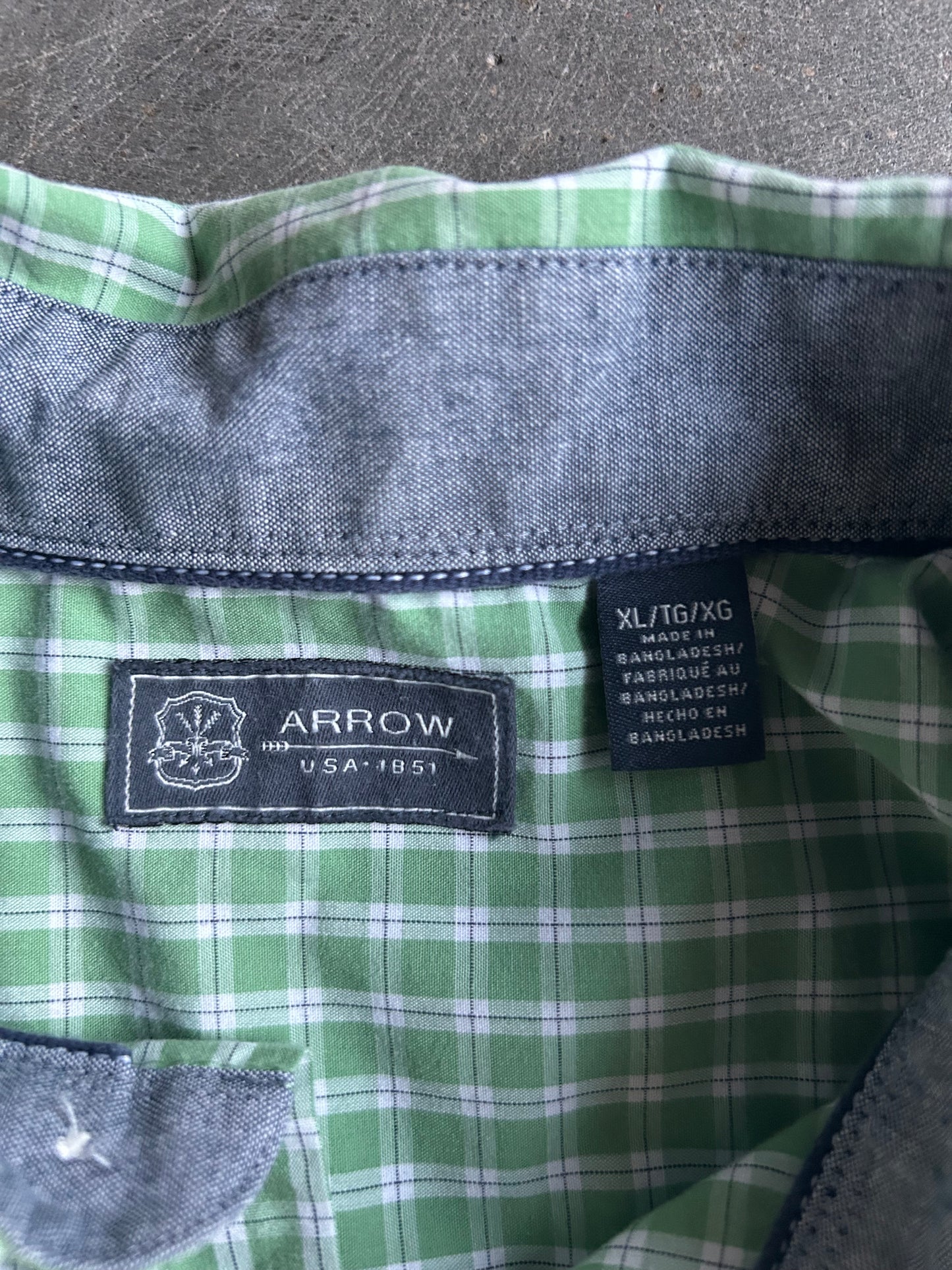 Green Arrow Cropped Button-Up - XL