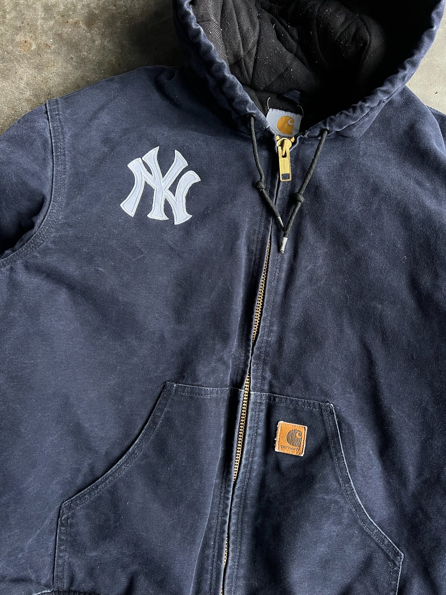 Vintage Navy Yankees Hooded Carhartt Jacket - M