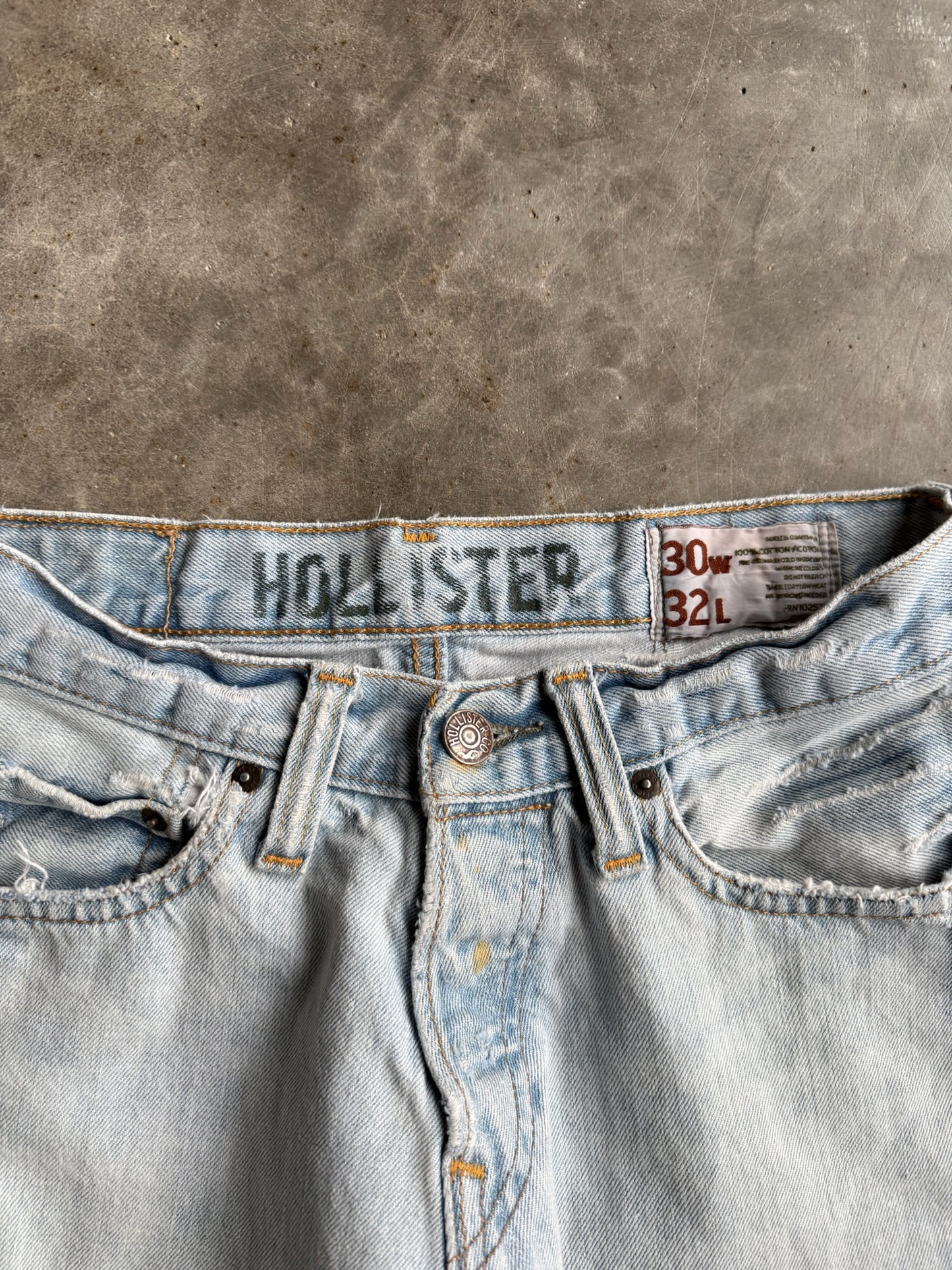 Light Wash Hollister Distressed Denim Pants - 29