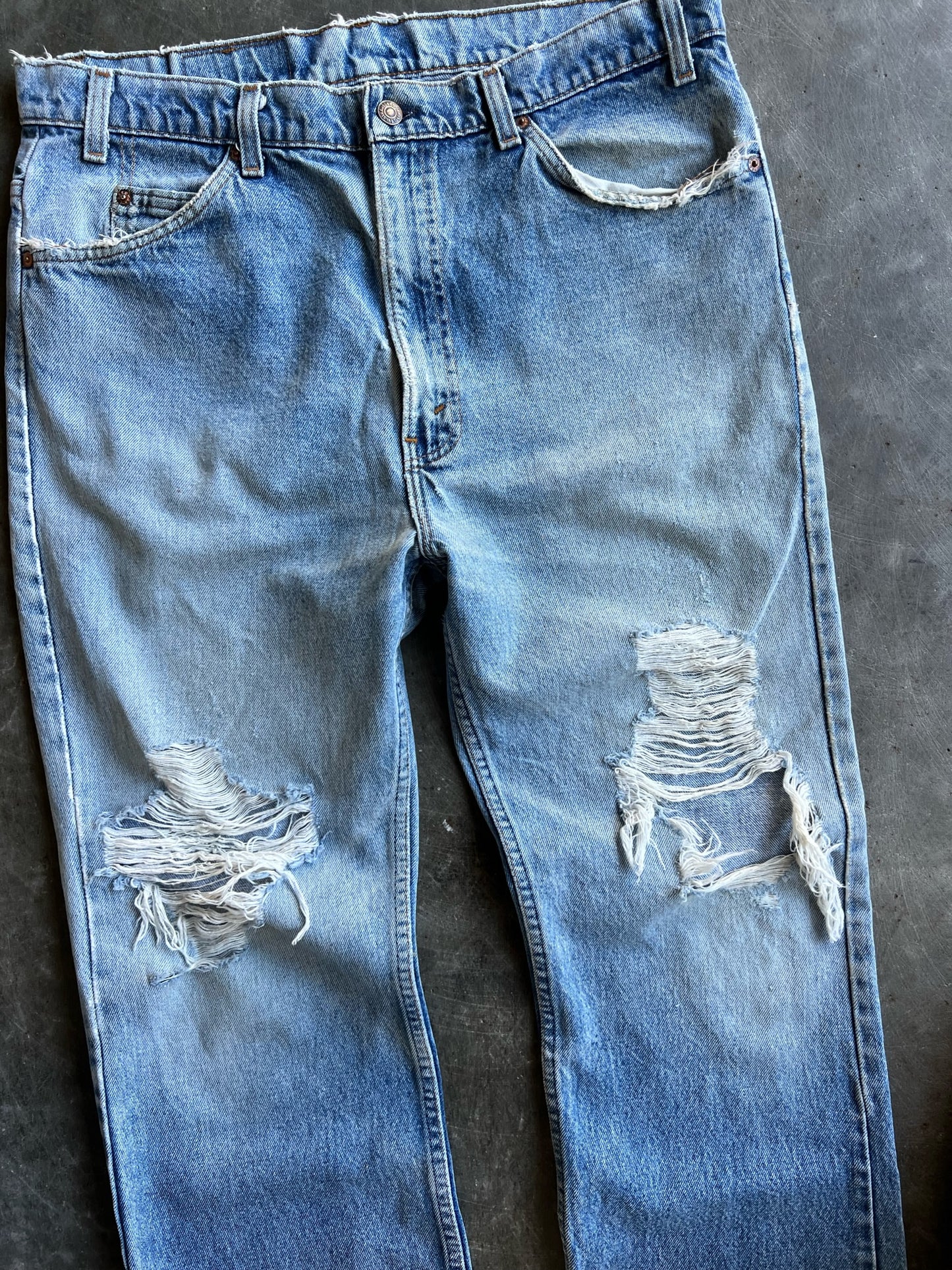 Vintage Distressed Light Wash Levi's Pants - 36