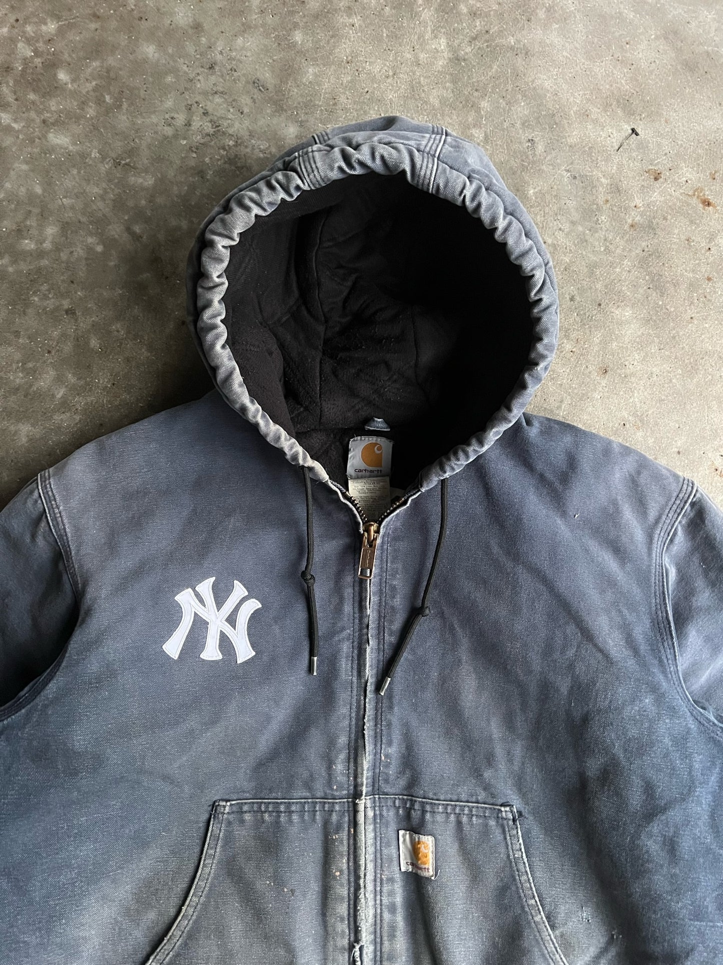 Vintage Faded Yankees Navy Hooded Carhartt Jacket - L