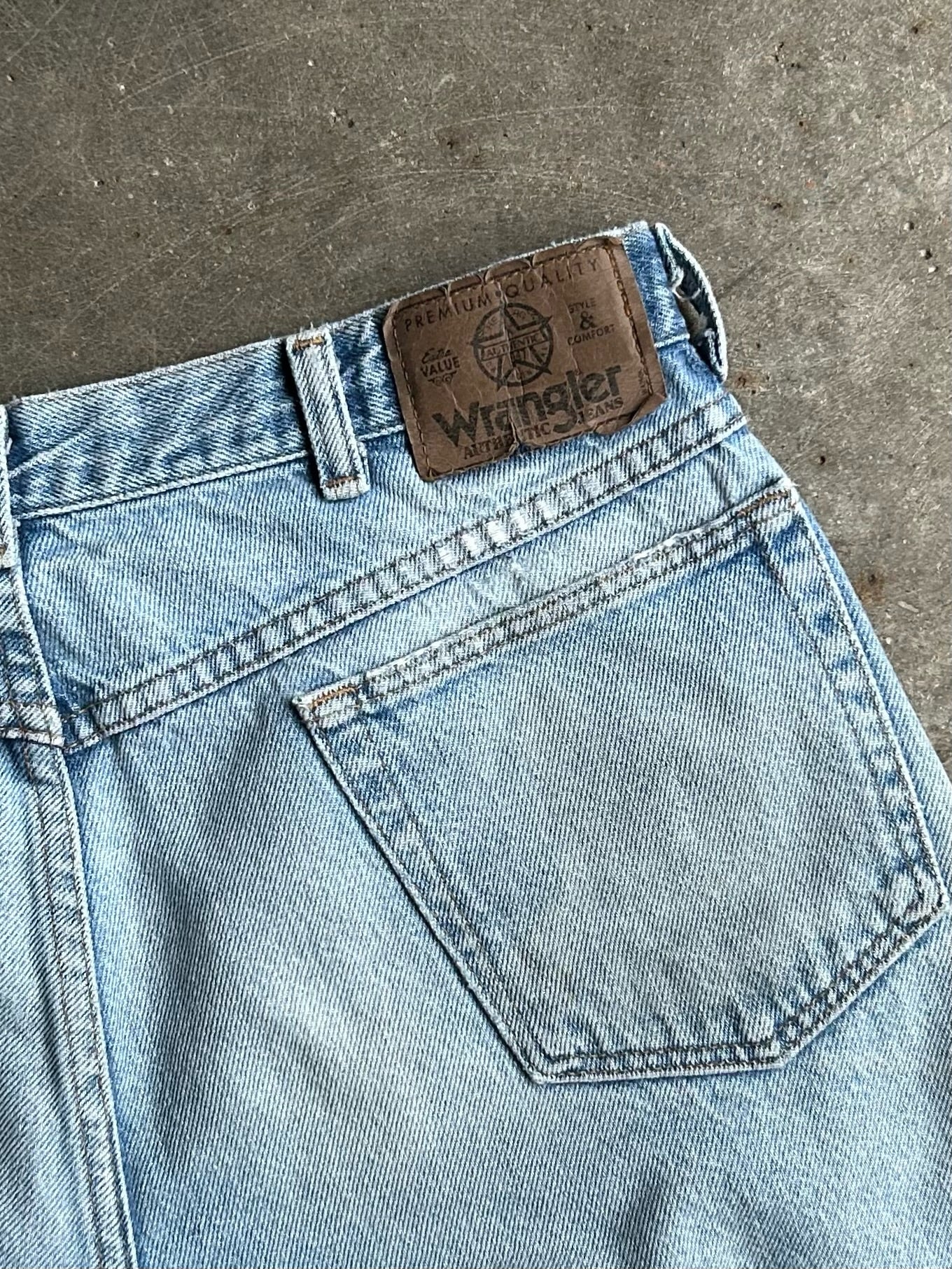 Vintage Light Wash Faded Wrangler Denim Shorts - 32