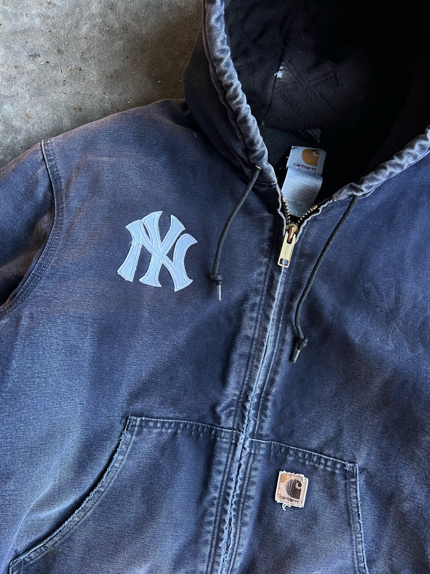 Vintage Yankees Navy Distressed Hooded Carhartt Jacket - L