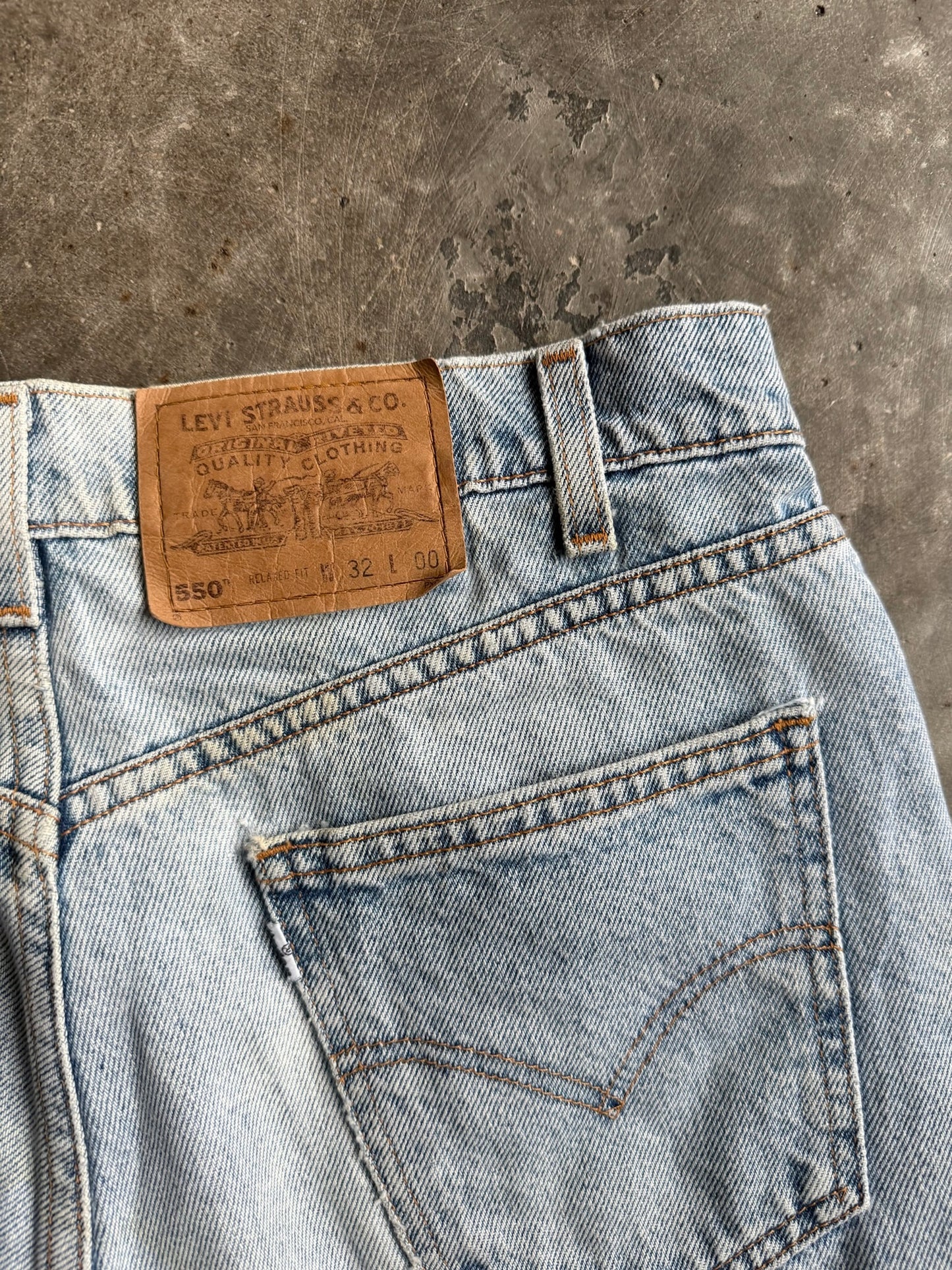 Vintage Light Wash Levi’s Denim Shorts - 32