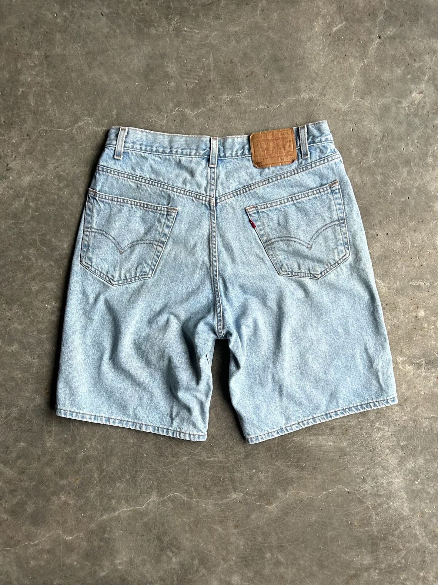 Vintage Light Wash Levi’s Red Tab Denim Shorts - 28