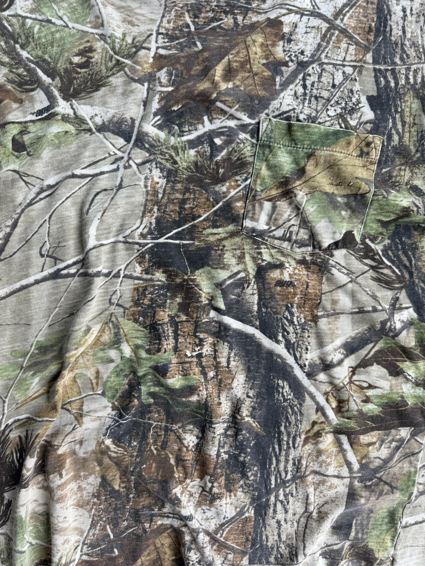 Vintage Realtree Faded Camo Distressed Tee - L