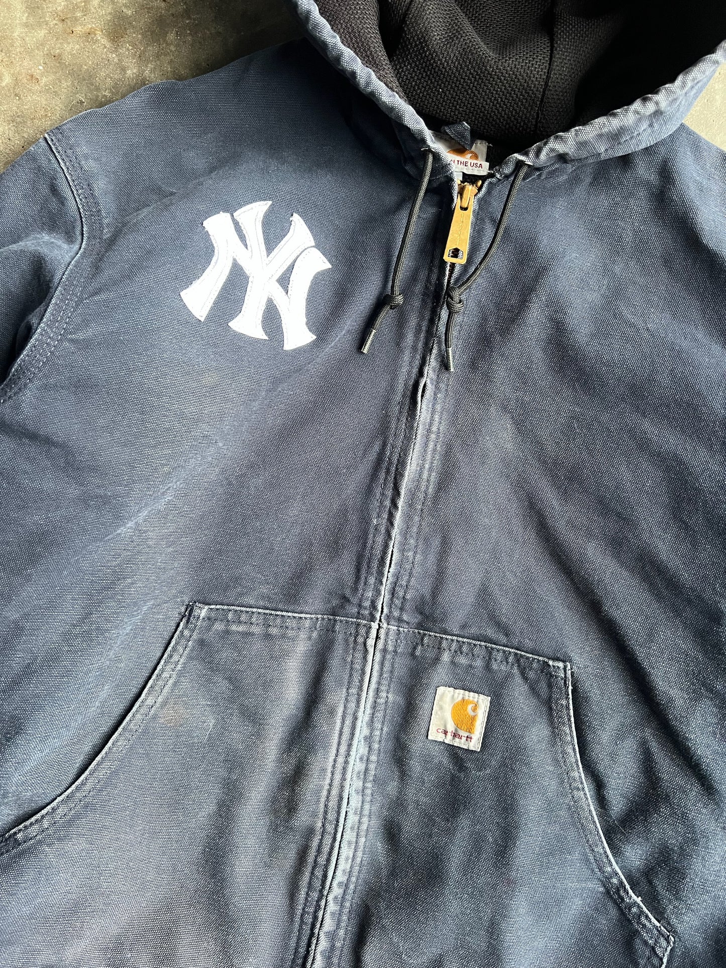 Vintage Navy Yankees Hooded Carhartt Jacket - S