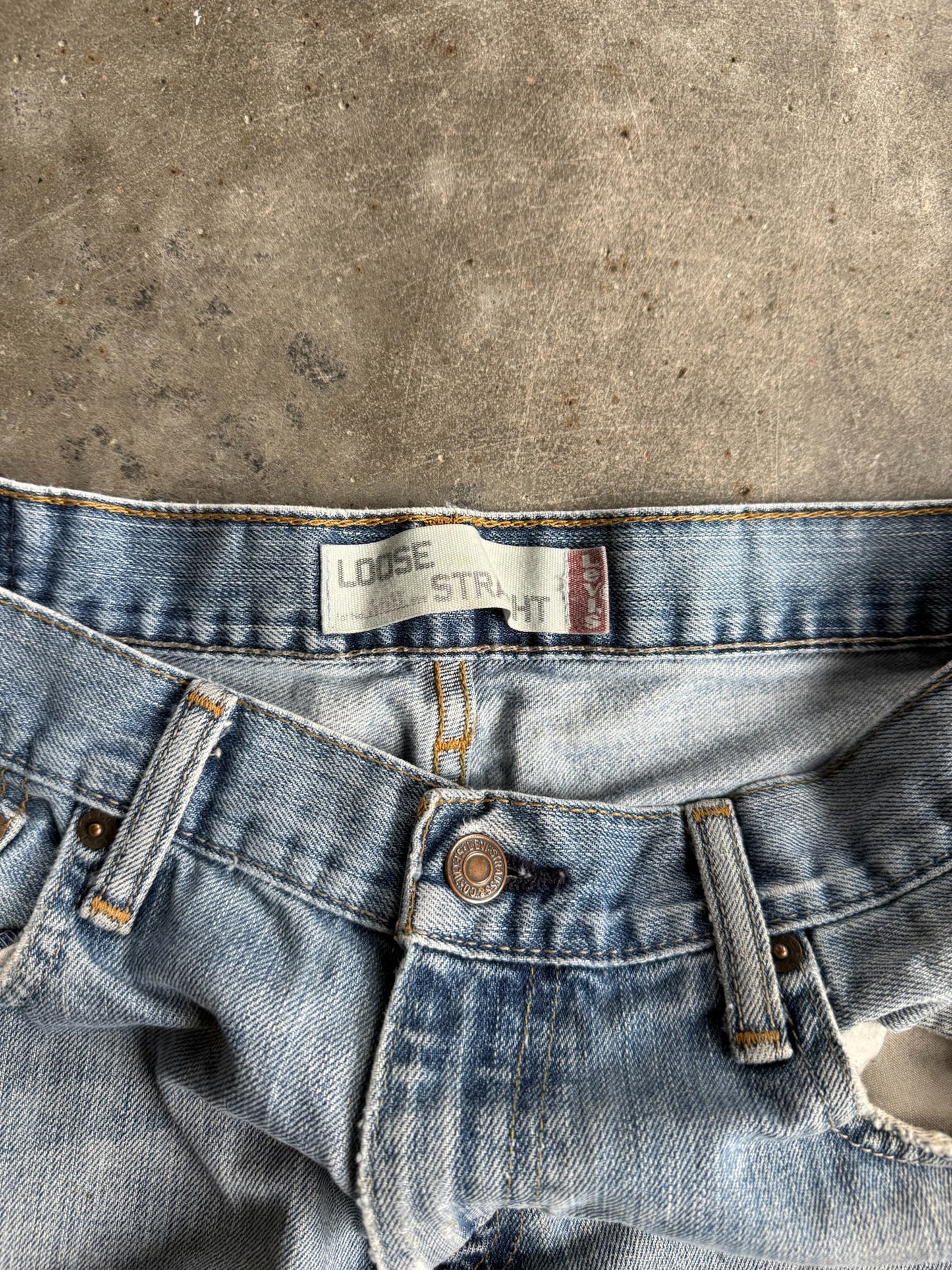 Vintage Light Wash Distressed Levi’s Denim Pants - 34