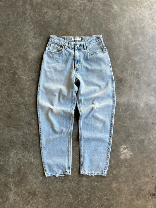 Vintage Light Wash Distressed Levi's 560 Pants - 32